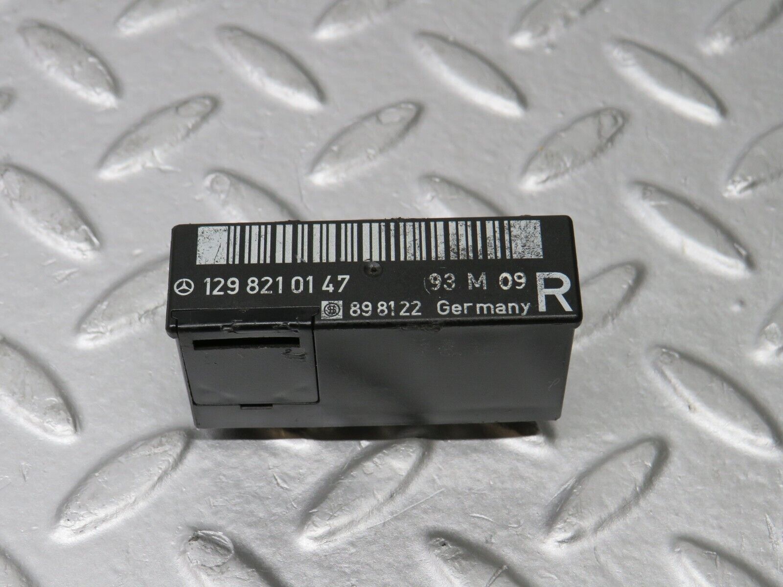 38396 Mercedes-Benz R129 280SL Coupe Right Seat Locking Relay 1298210147