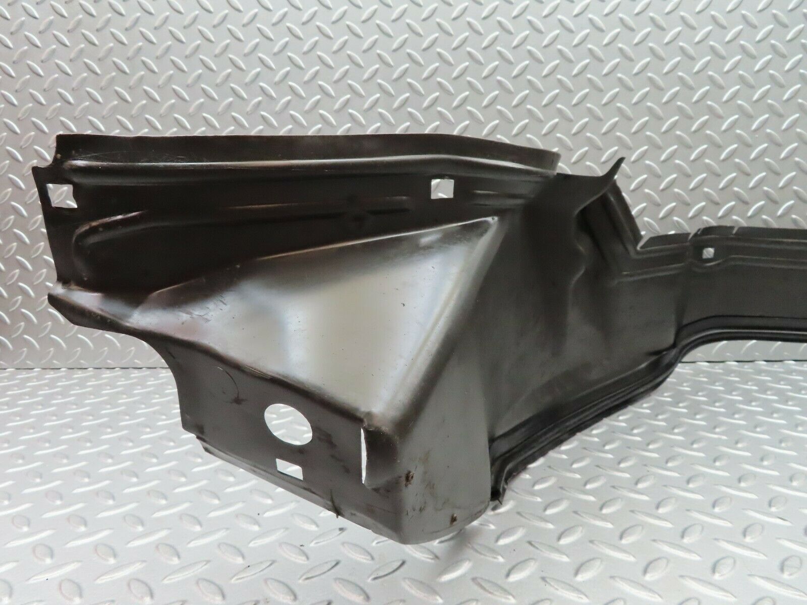 5569 Mercedes-Benz W124 230E Inner Mudguard Panelling Front Left 1248840735