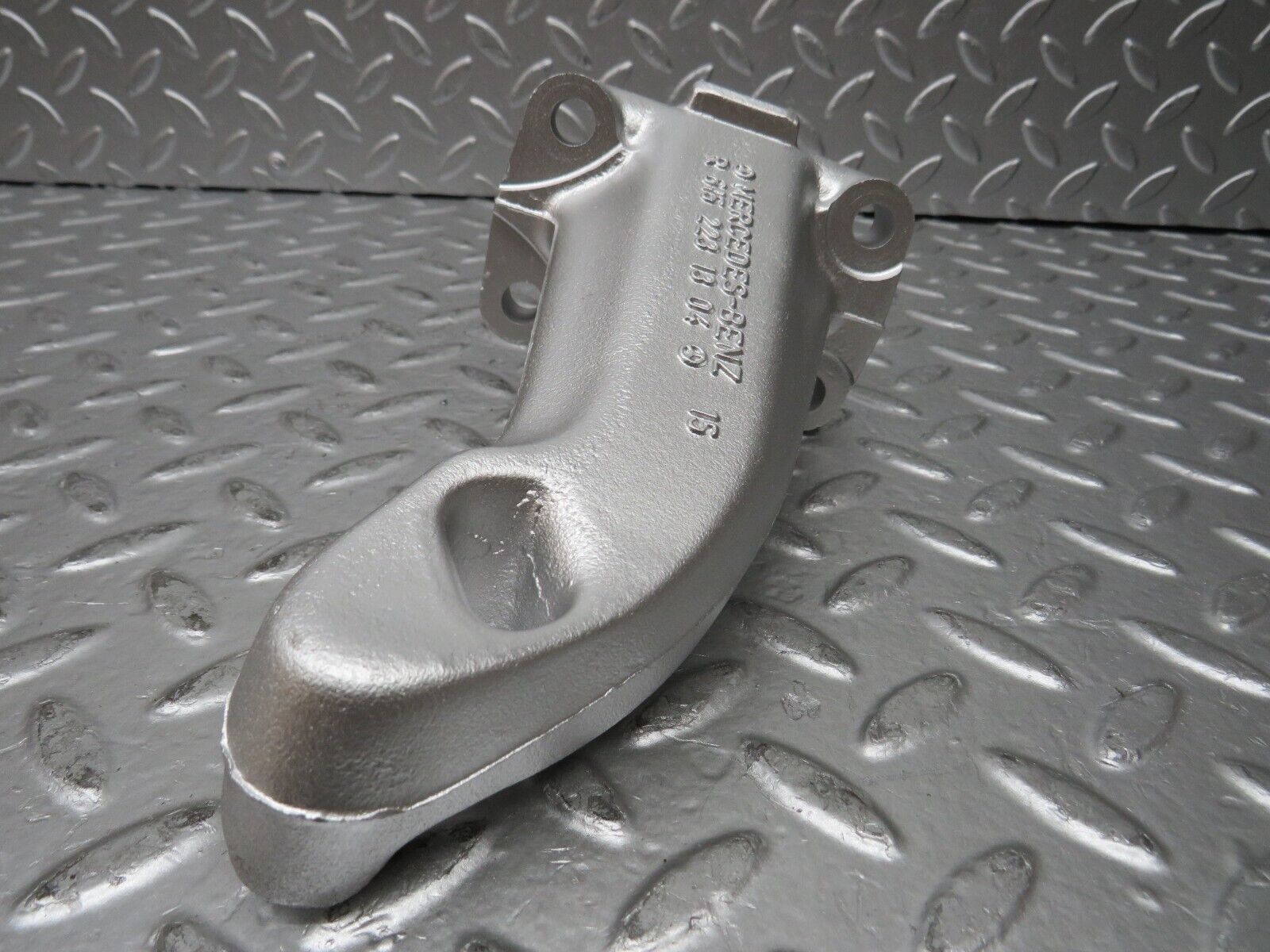 26827 Mercedes-Benz W123 240D Engine Mount Bracket Left Side 6152231304