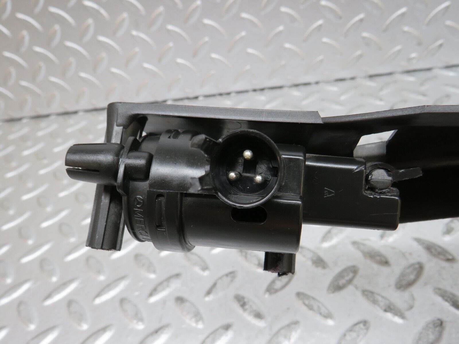 29108 Mercedes-Benz C124 320CE Coupe Trunk Lock Vacuum Actuator 1248050441