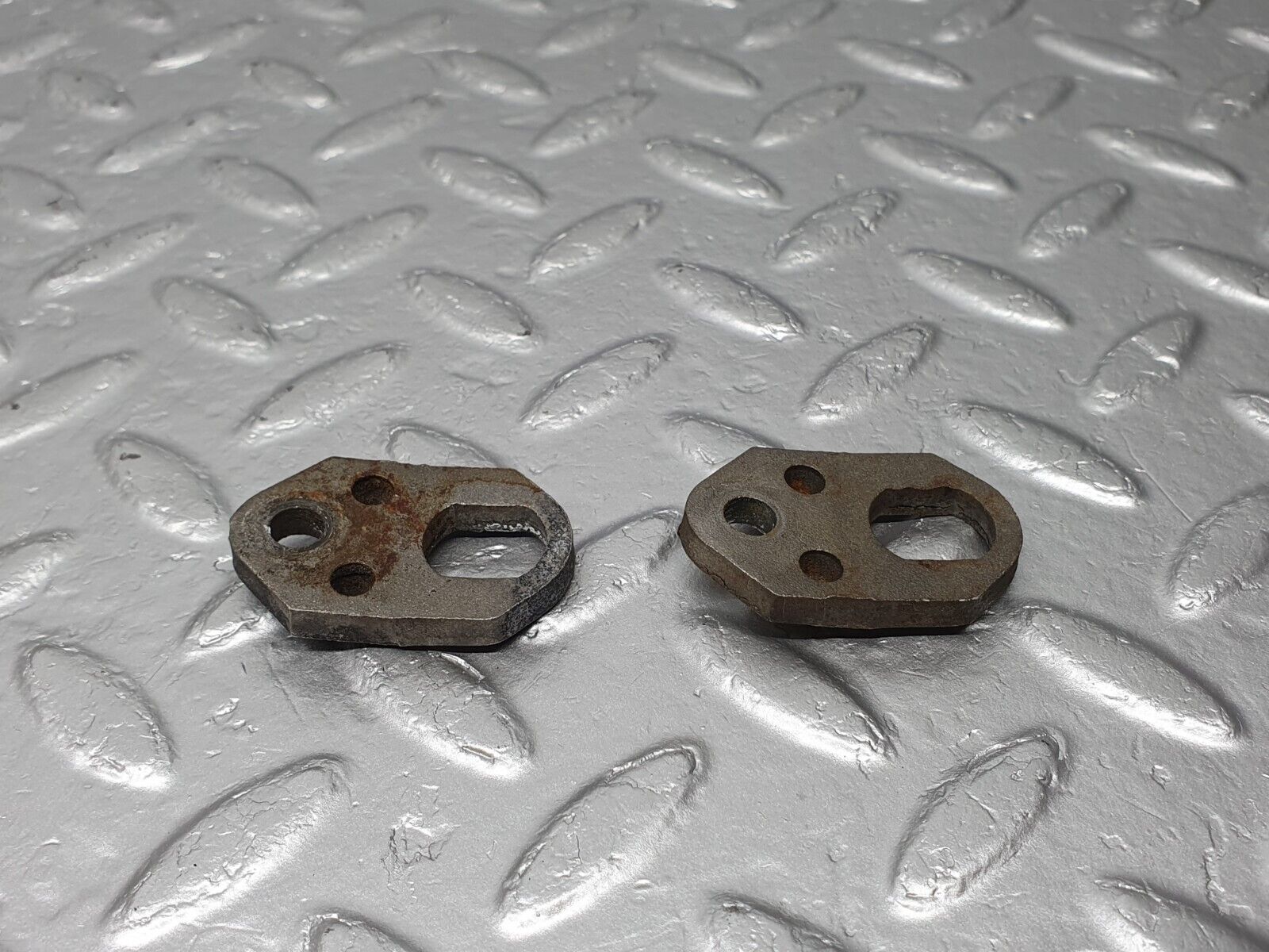 41361 Mercedes-Benz W116 350SE Fuel Injector Bracket Holder 2X