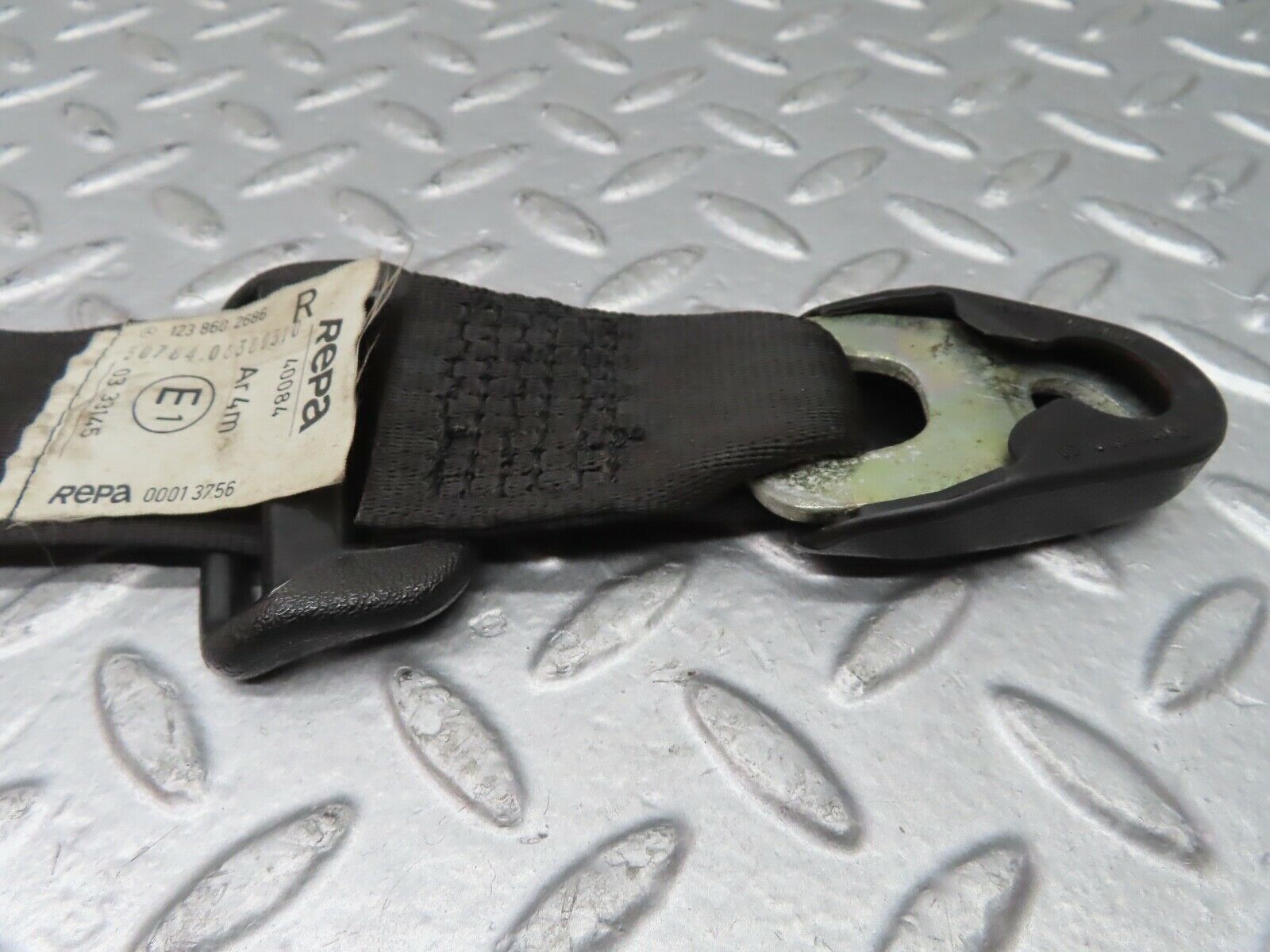 21239 Mercedes-Benz W123 230E Front Right Seat Belt 1238602686