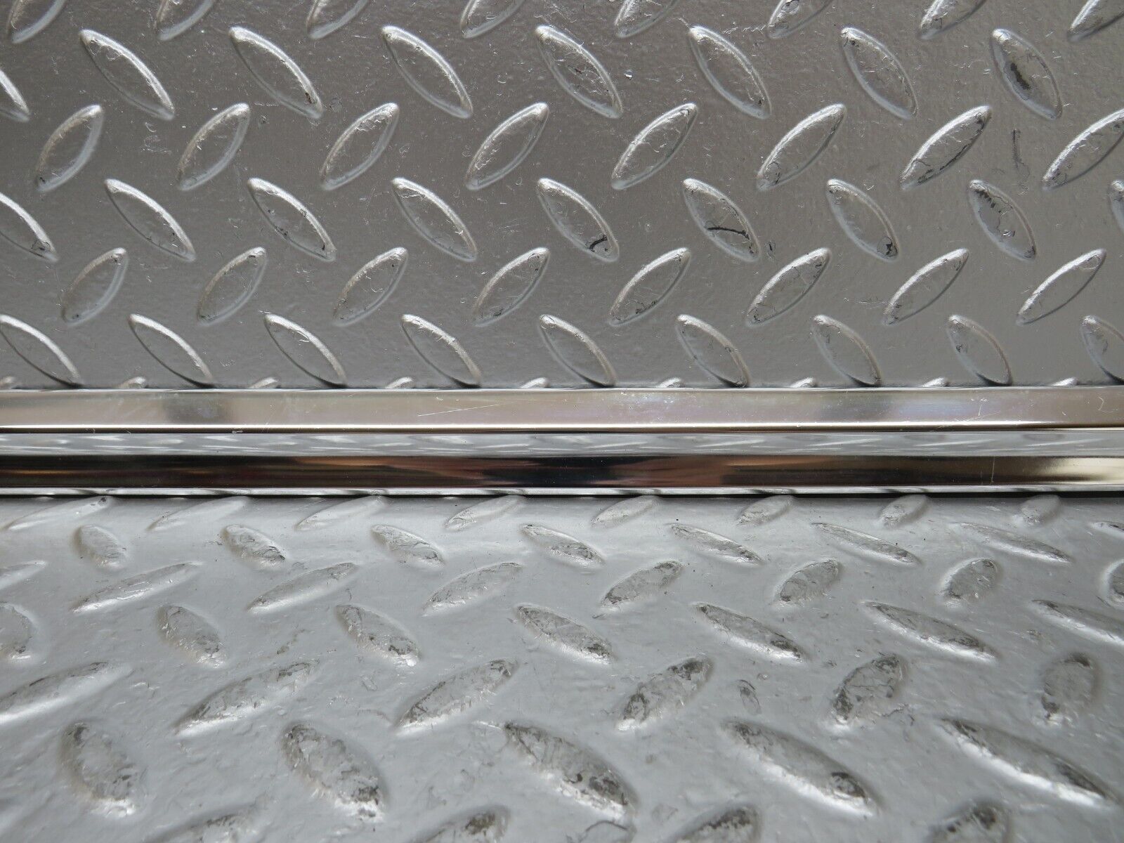 26406 Mercedes-Benz W116 450SE Front Left Door Chrome Trim