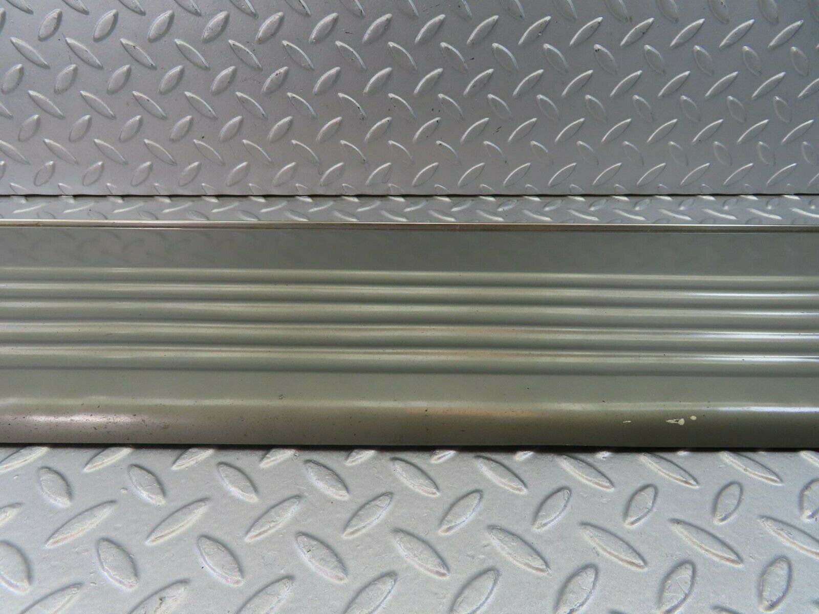 8872 Mercedes-Benz W126 Front Left Door Moulding 1266900340