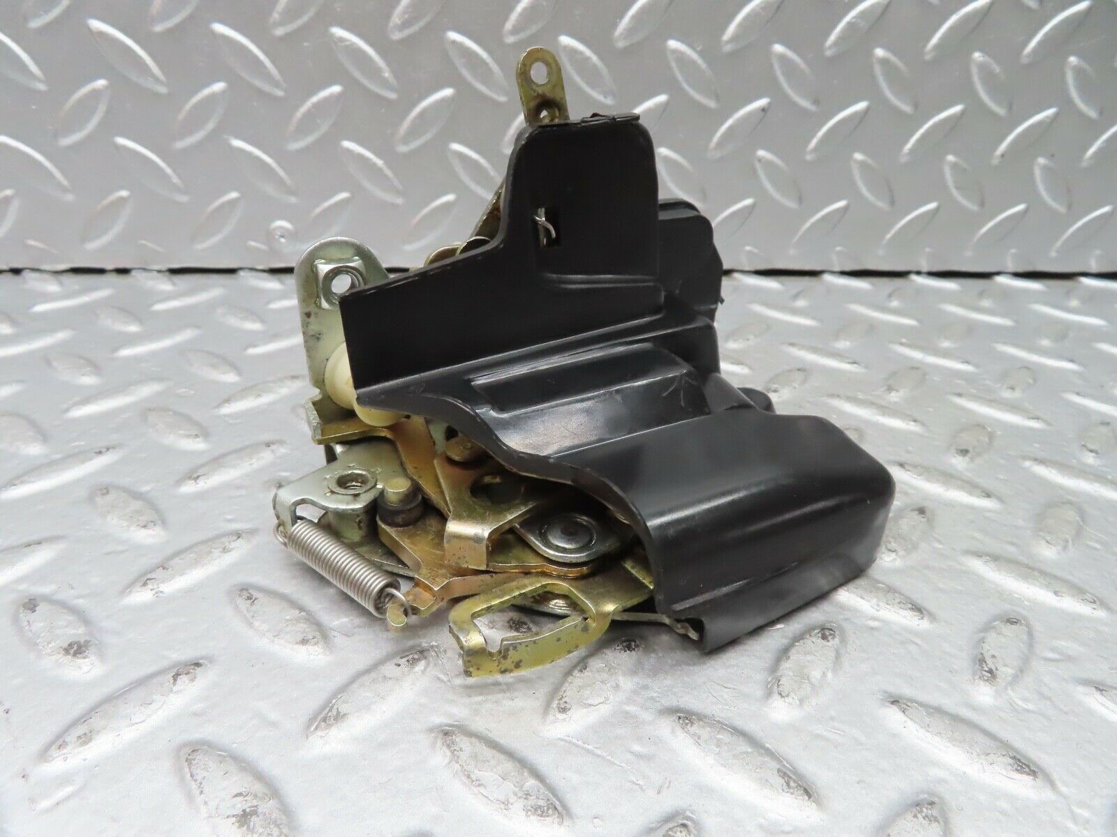 21056 Mercedes-Benz W123 230E Front Left Door Lock Mechanism 1237230108