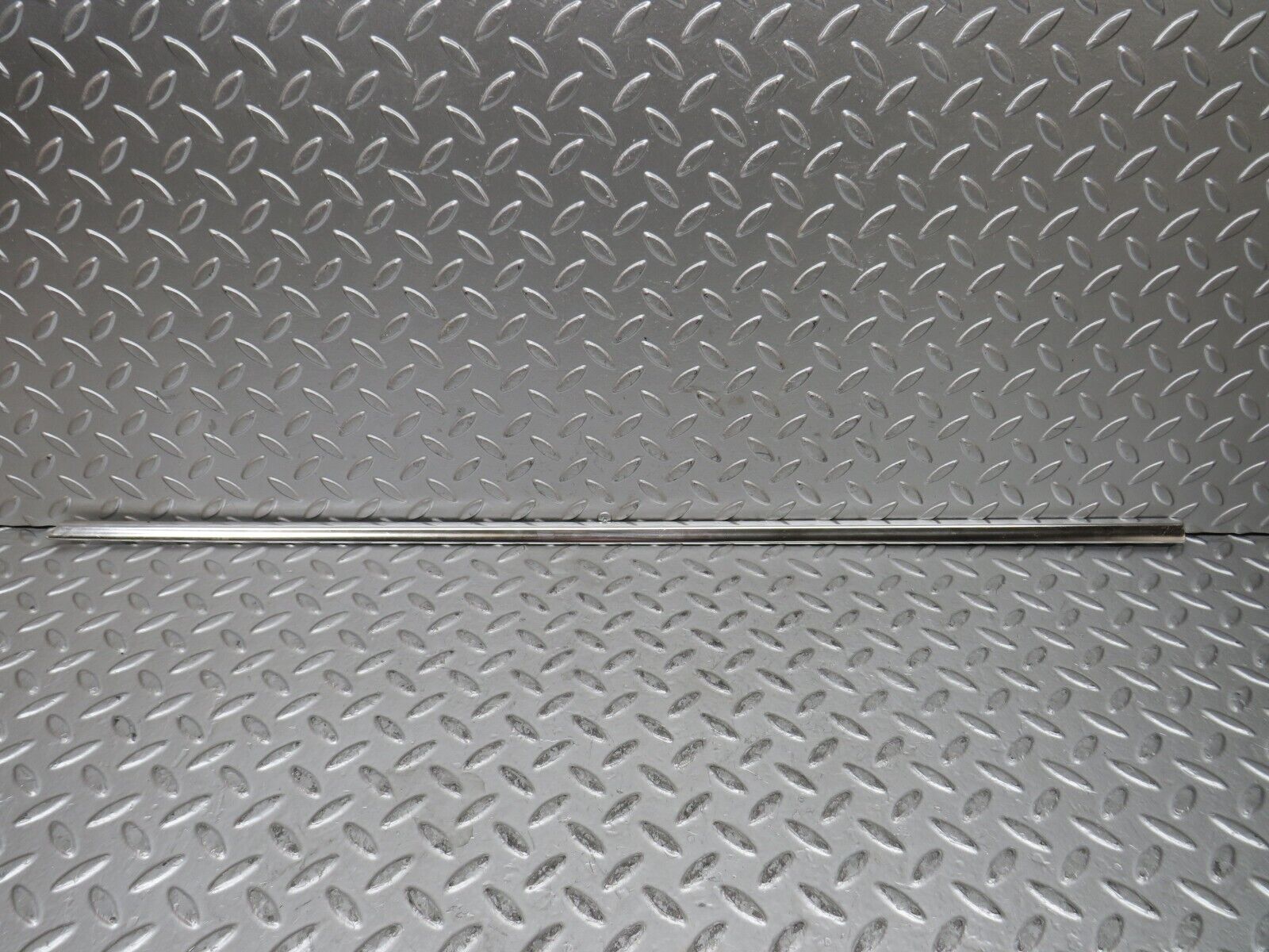 28472 Mercedes-Benz S123 240D Wagon Front Left Door Chrome Moulding Trim