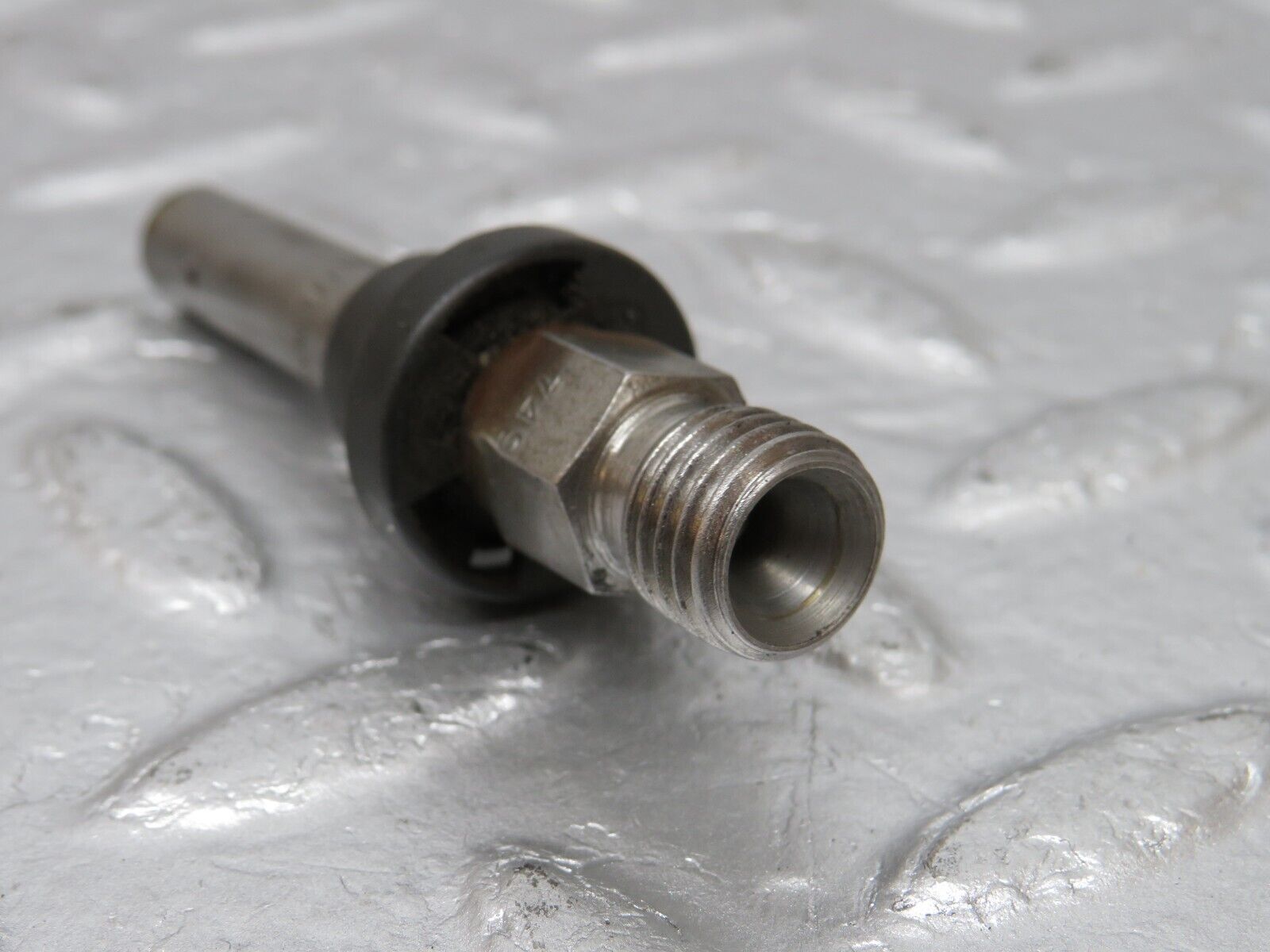 34126 Mercedes-Benz W124 260E Fuel Injector Bosch 0437502010