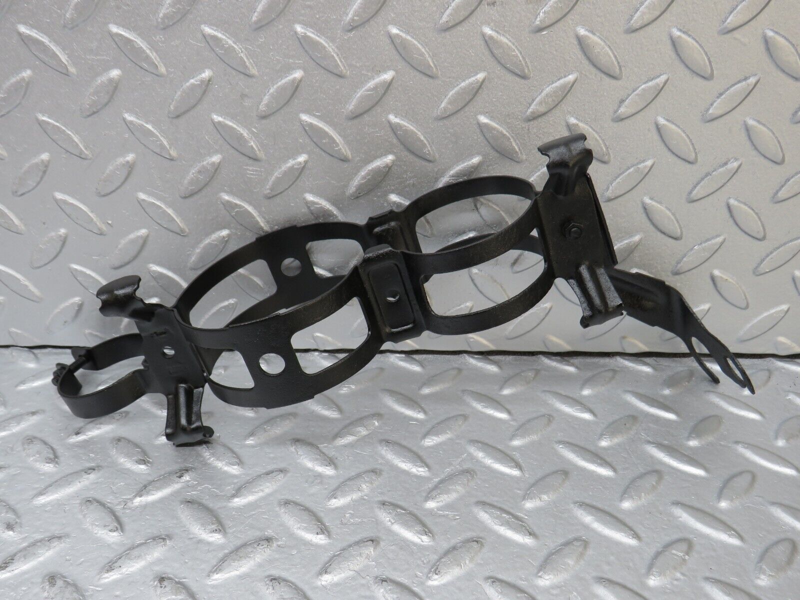 36779 Mercedes-Benz W201 190E 2.0L Fuel Pump Fuel Filter Bracket