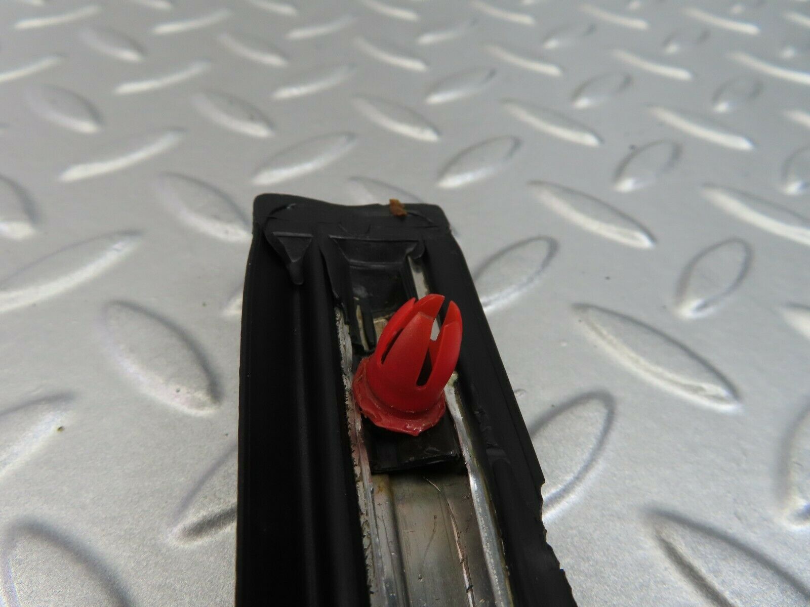 7252 Mercedes-Benz W116 450SE Centre Door Chrome Trim Front Right