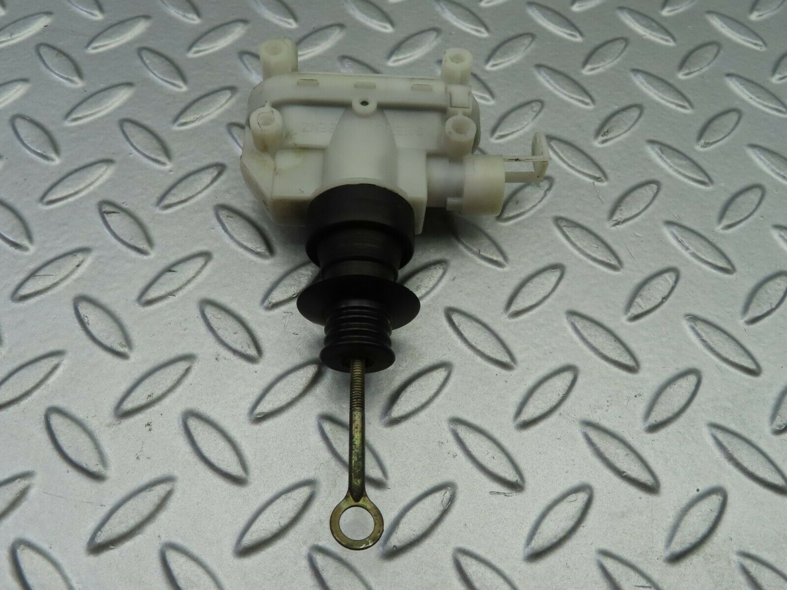 6577 Mercedes-Benz S124 E220 Wagon Door Lock Vacuum Actuator Front Right