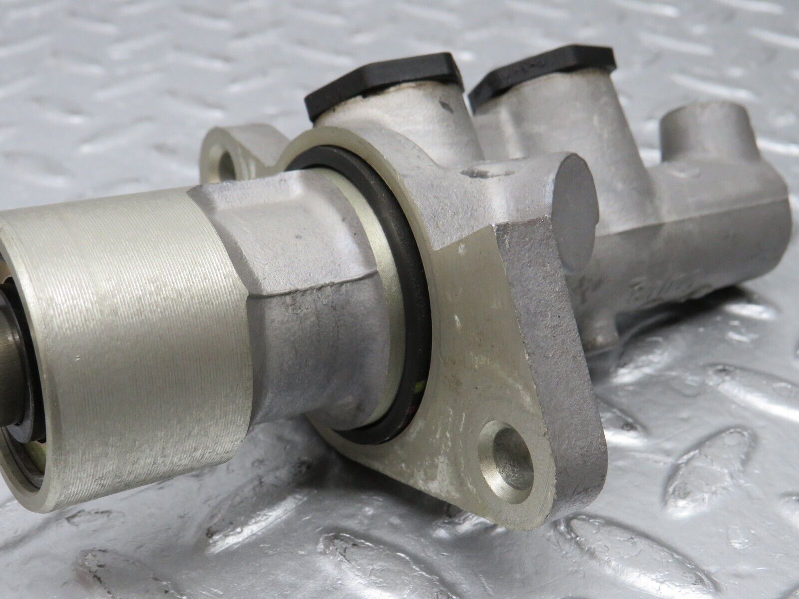 38438 Mercedes-Benz R129 280SL Coupe Brake Master Cylinder Girling