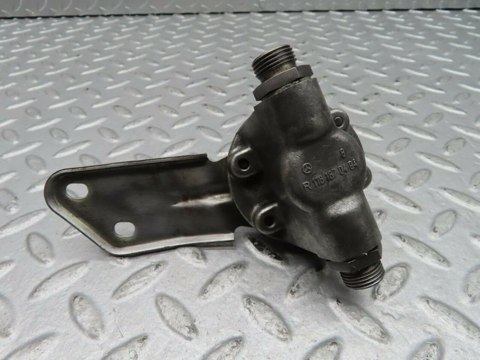 16670 Mercedes-Benz C107 380SLC Oil Pressure Damper 1161870494