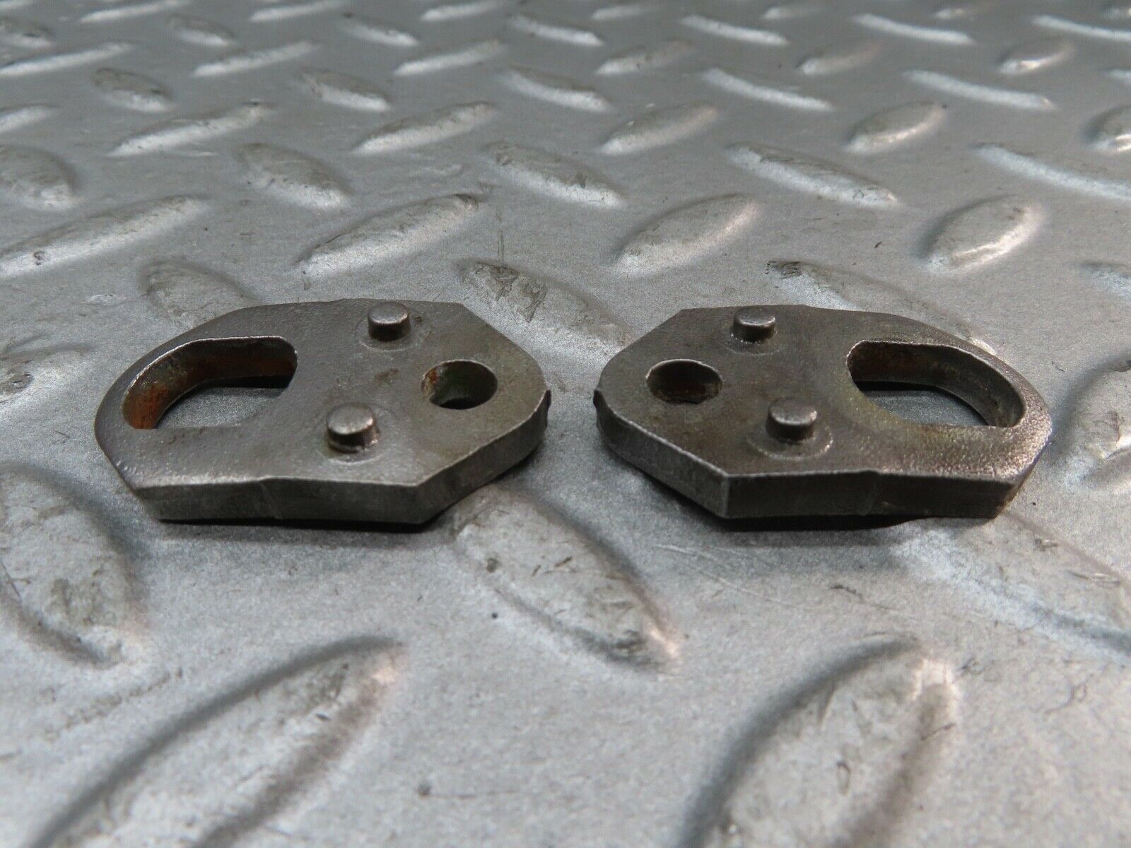 17733 Mercedes-Benz W116 450SEL Fuel Injector Bracket