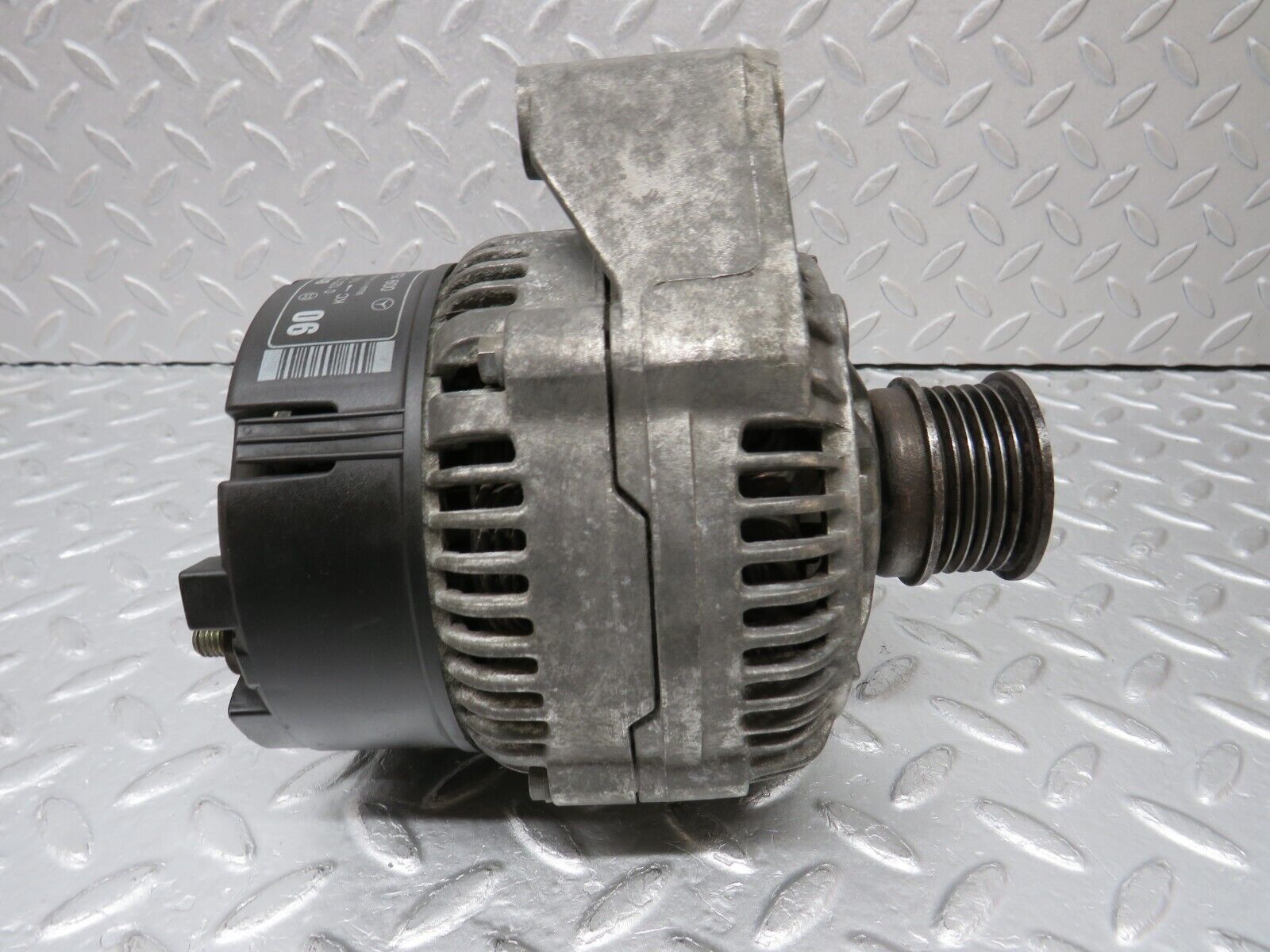 38075 Mercedes-Benz A124 320E Alternator Generator 0091540202 0123335002