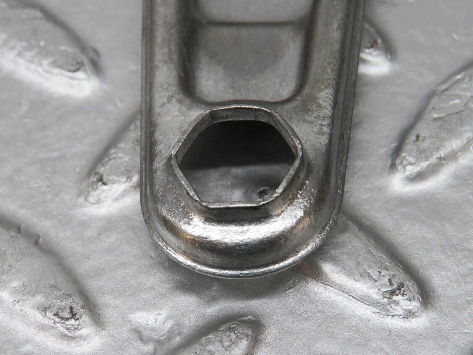 31778 Mercedes-Benz W201 190LE 1.8L Fuel Injector Bracket