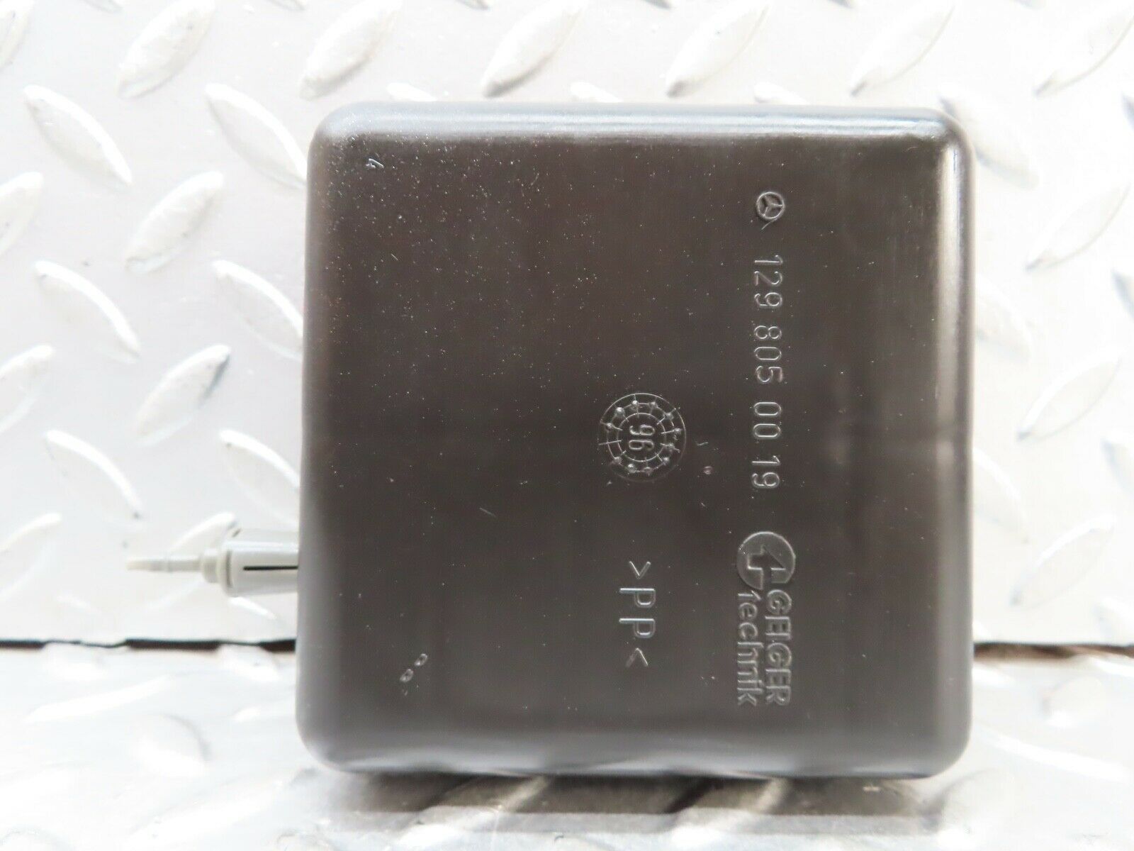 19323 Mercedes-Benz C140 CL420 Coupe Air Vacuum Expansion Tank 1298050019