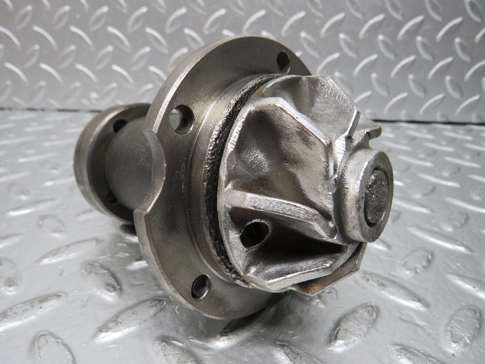 31075 Mercedes-Benz W123 200D Water Pump