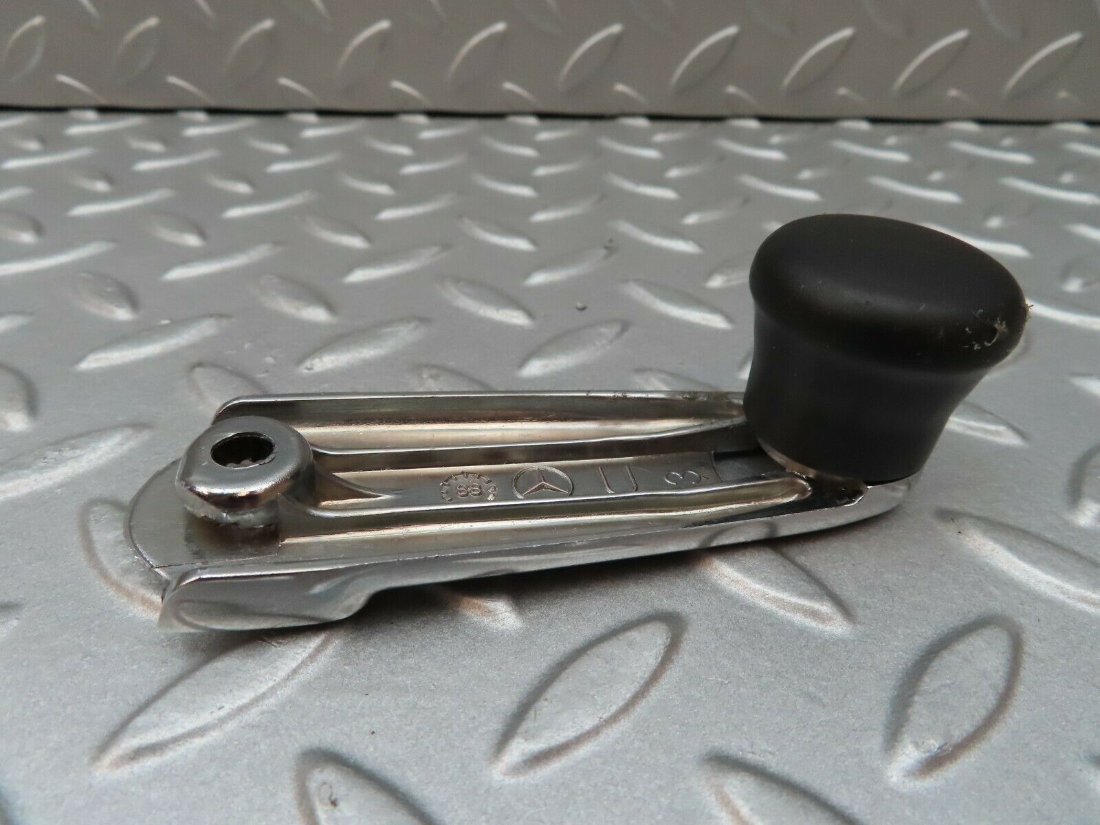 3829 Mercedes-Benz S123 200T Wagon Window Liftert Crank Handle