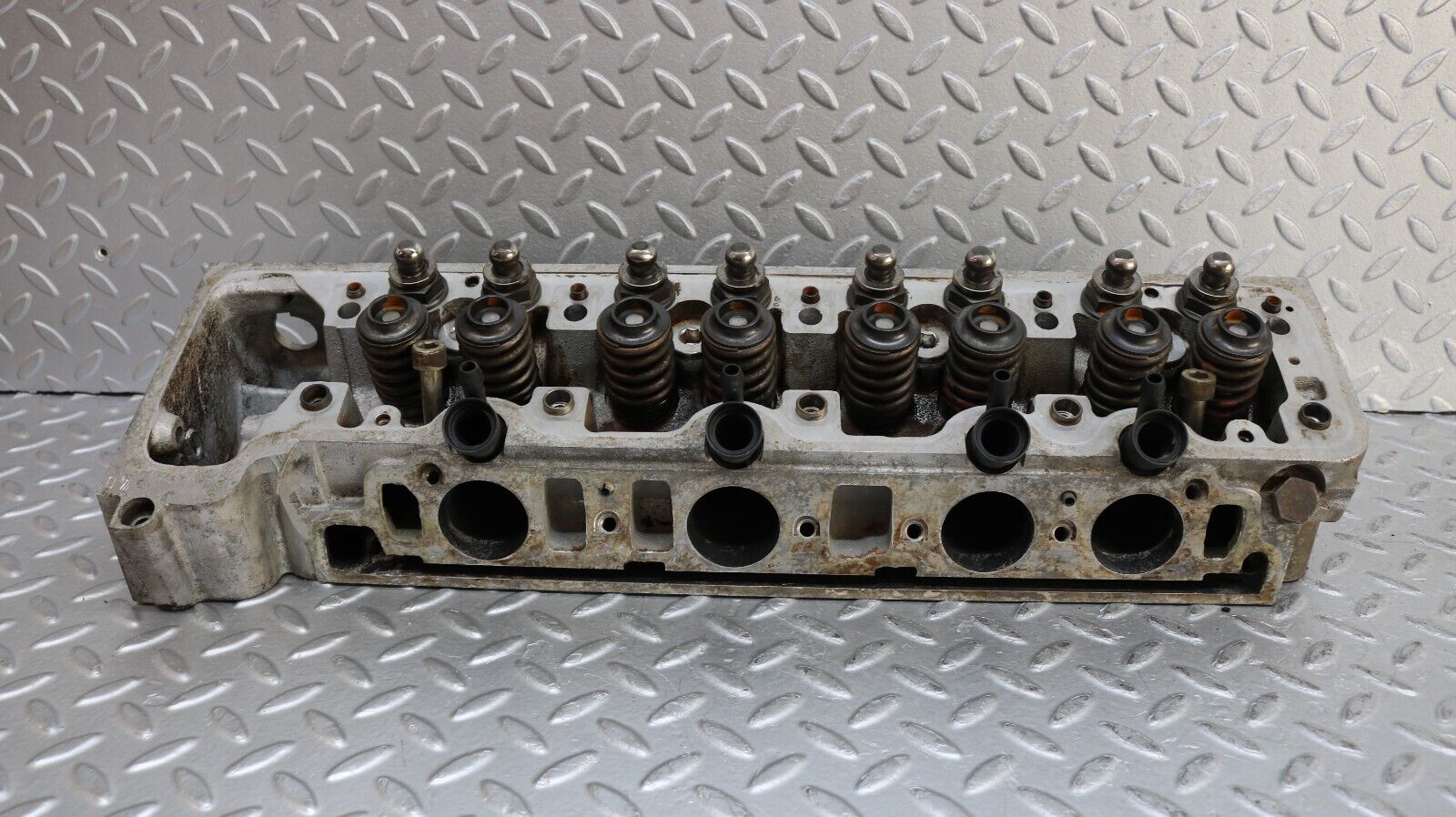 37171 Mercedes-Benz C126 420SEC Coupe Cylinder Head Right Side 1160163901