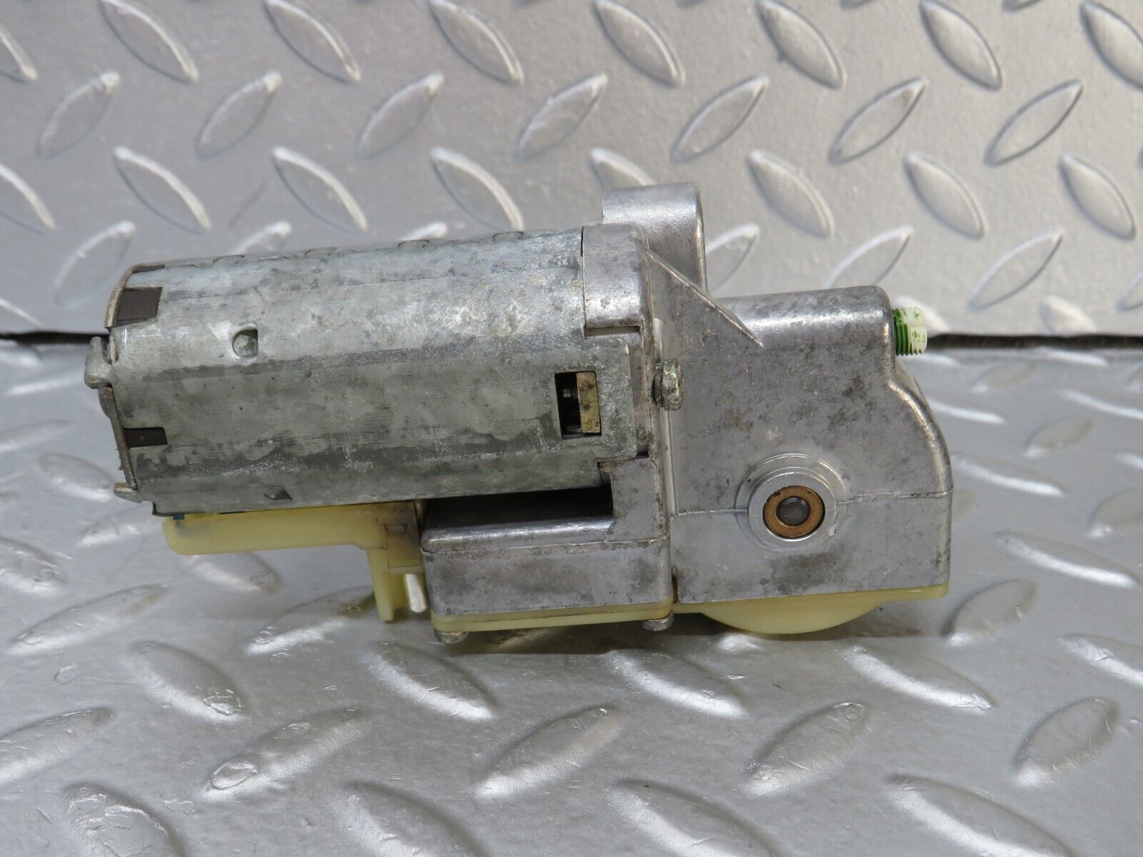 36322 Mercedes-Benz W126 420SE Steering Column Adjustment Motor 1264600425