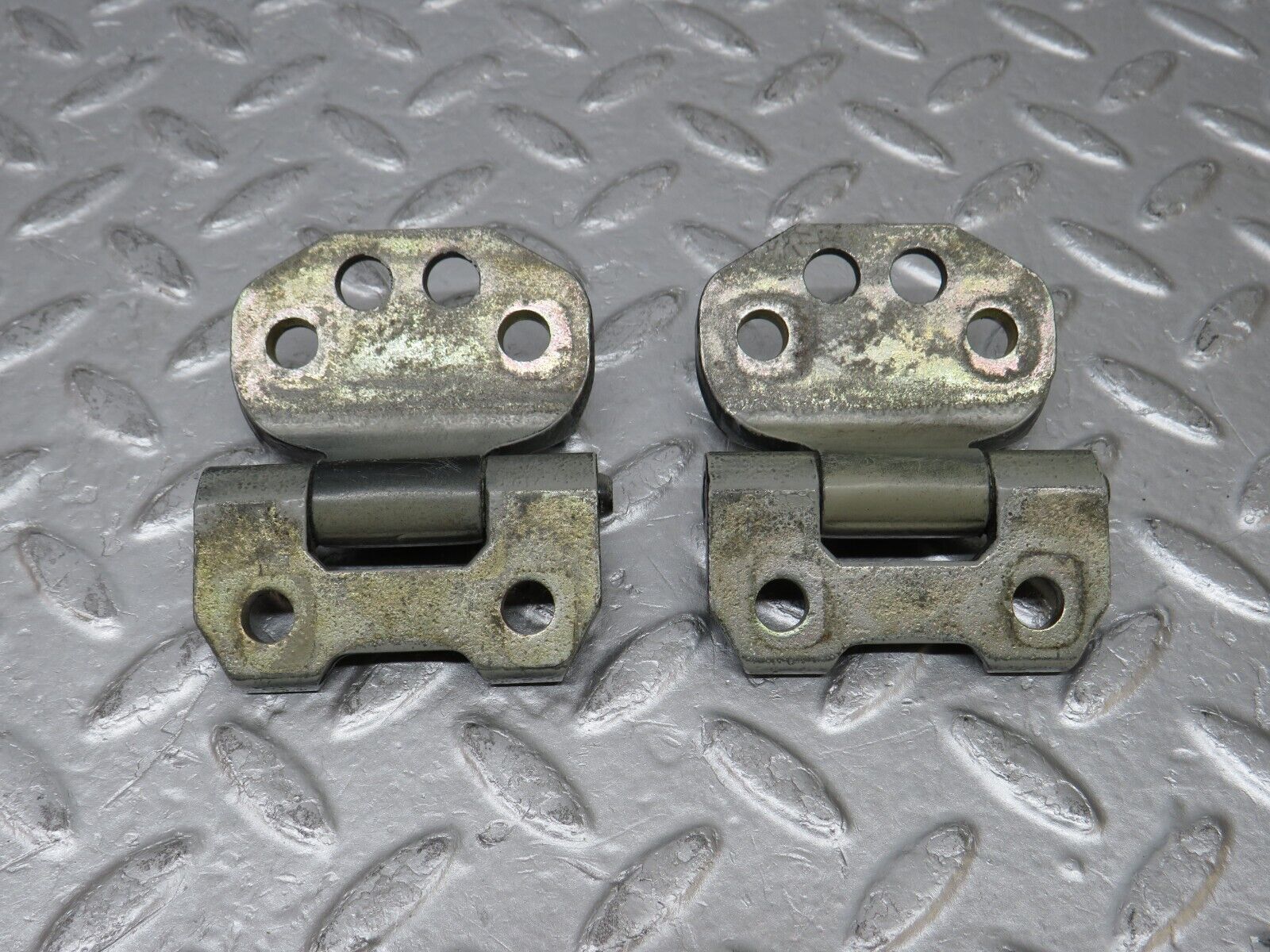 37737 Mercedes-Benz A124 320E Cabriolet Door Hinge Right Side