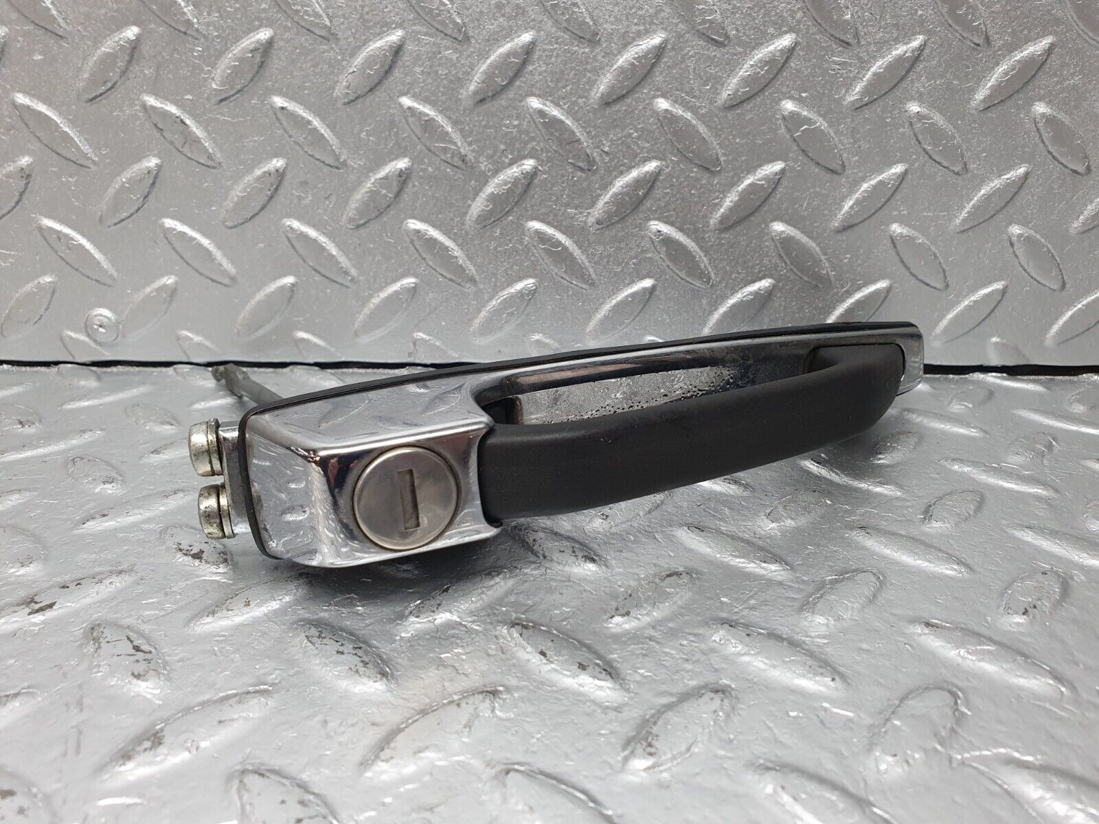 40751 Mercedes-Benz W123 300D Front Left Door Exterior Handle No Key