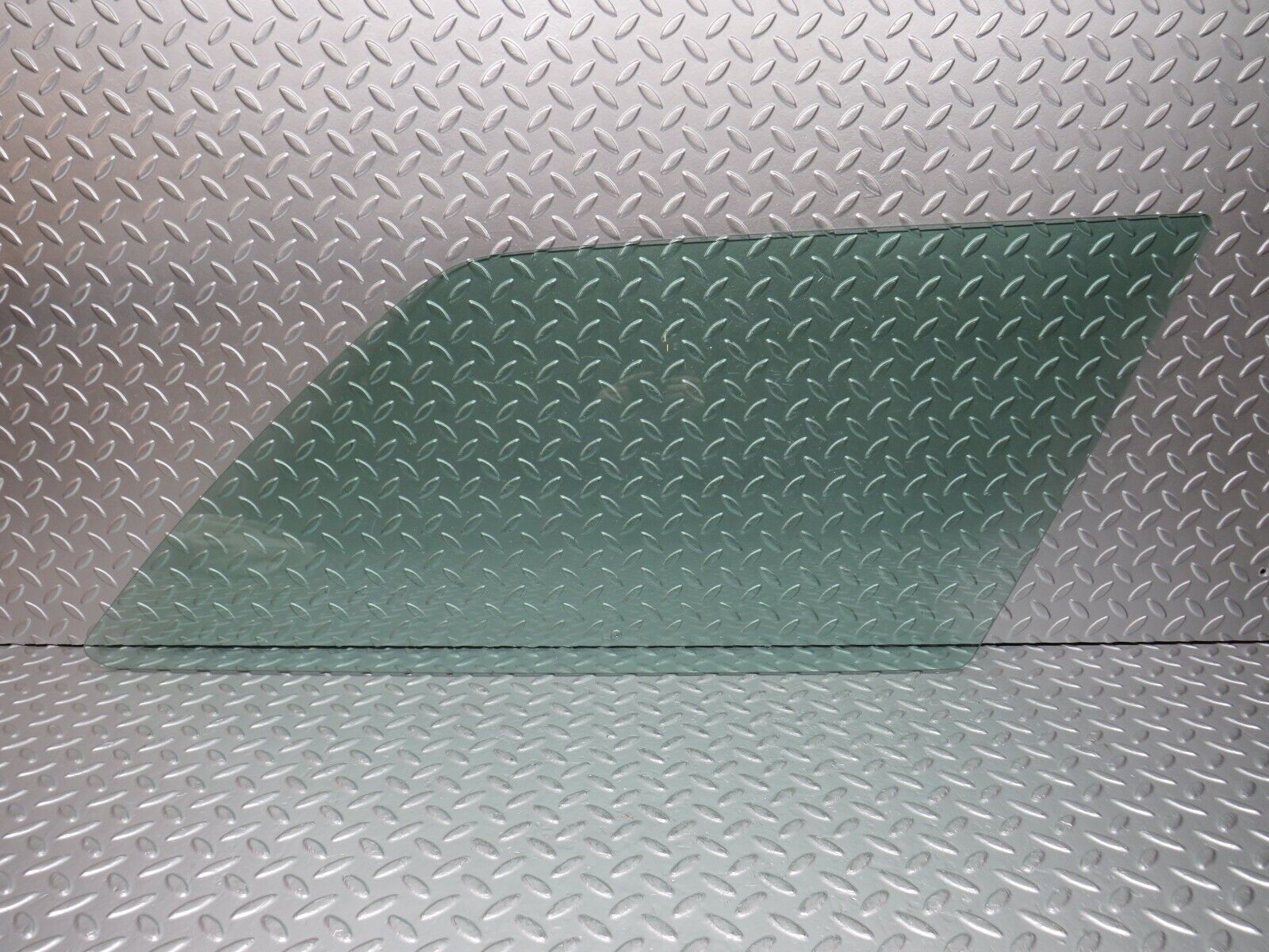 31448 Mercedes-Benz S124 220TE Wagon Rear Right Trunk Quarter Window Glass