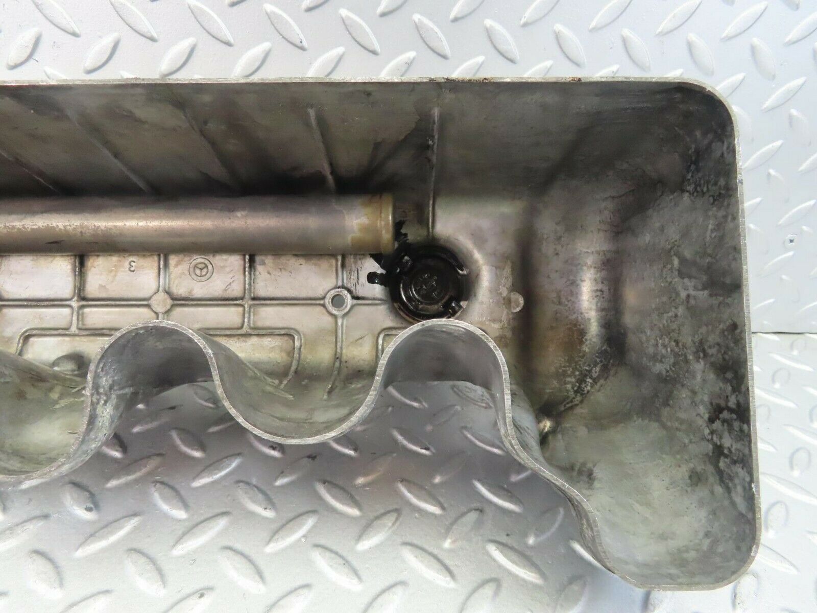 8681 Mercedes-Benz W115 Cylinder Head Valve Cover 6150160105