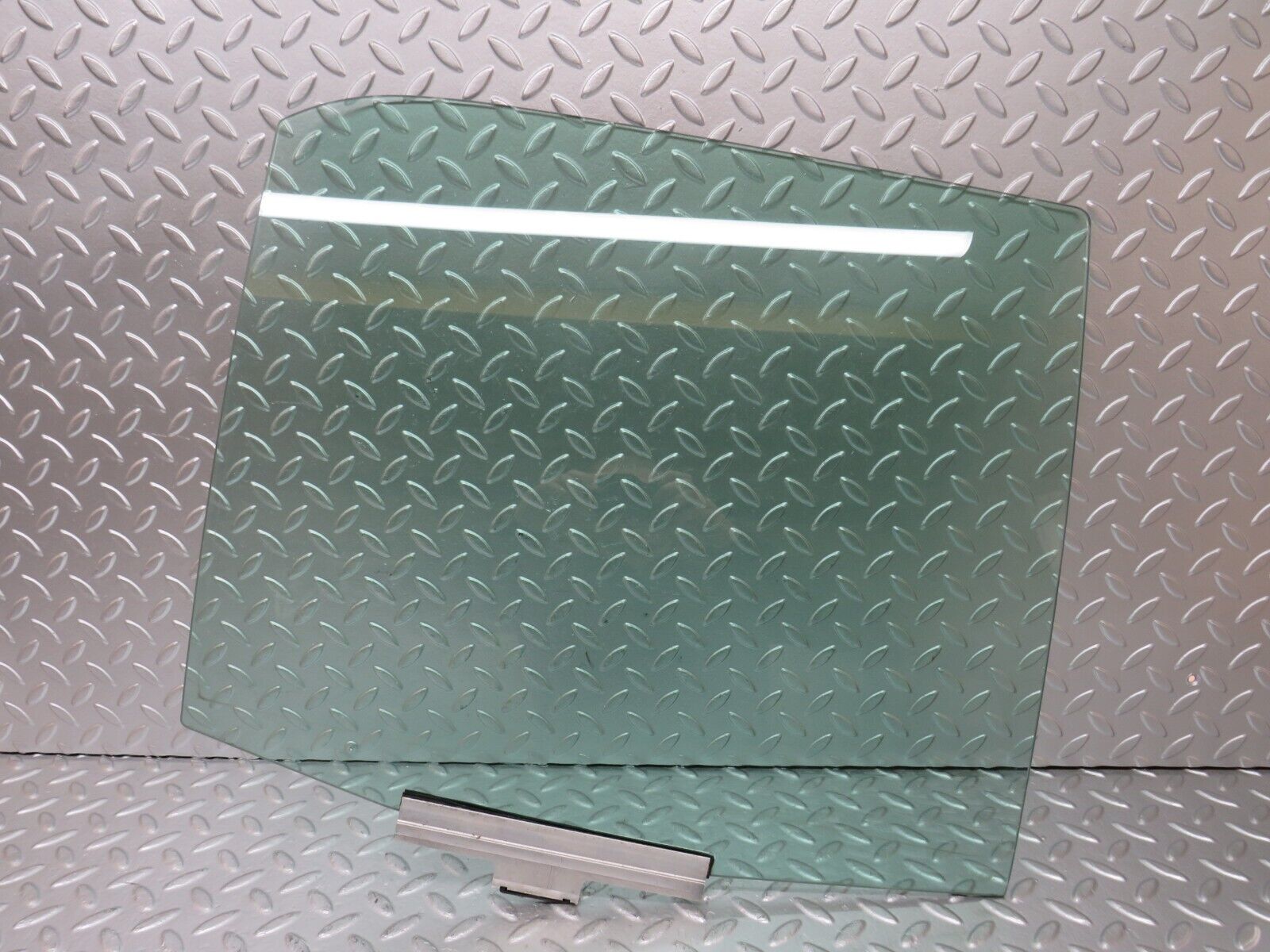 25644 Mercedes-Benz W124 280E Rear Right Door Window Glass