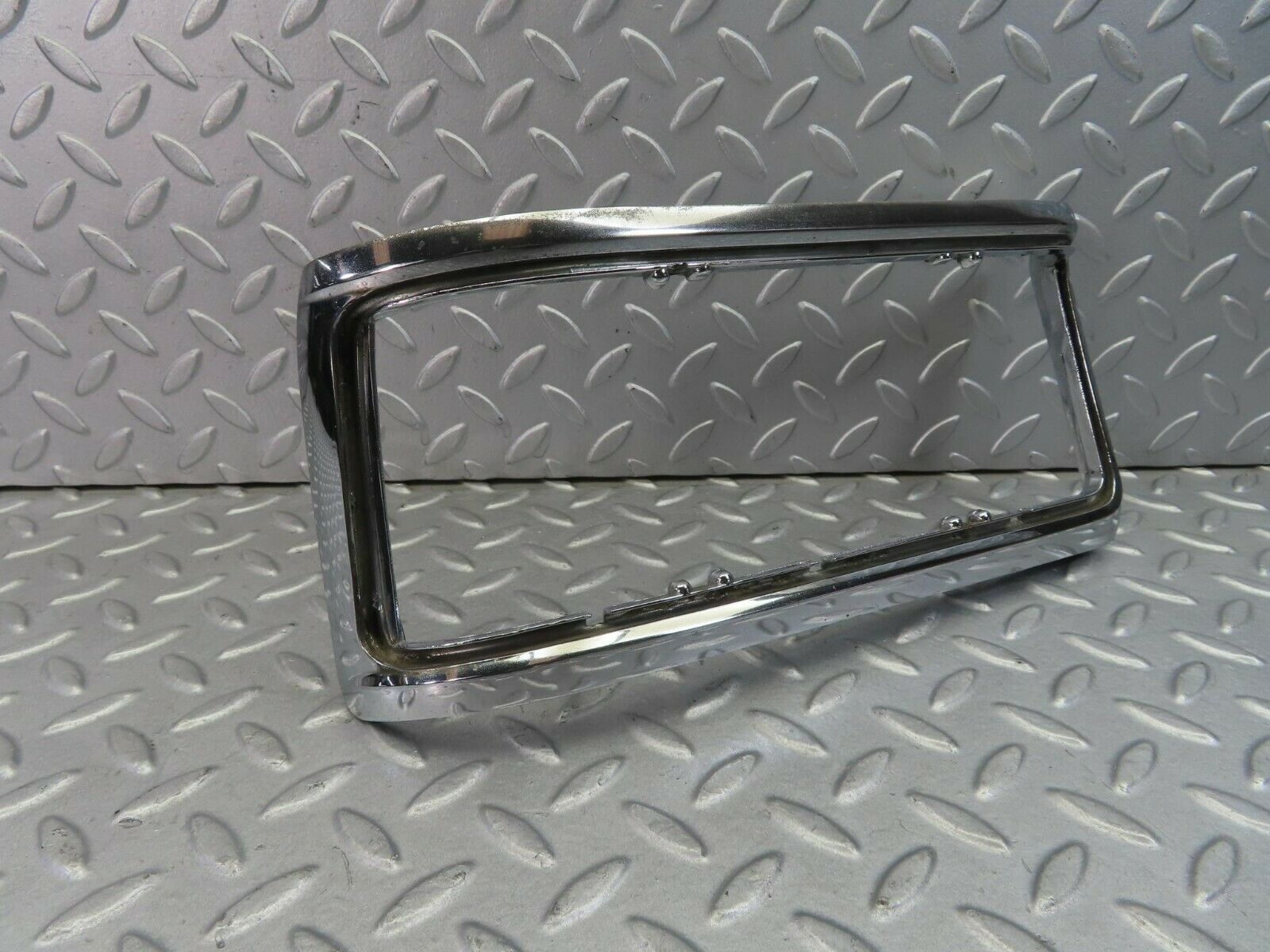8510 Mercedes-Benz W115 Tail Light Chrome Frame Left
