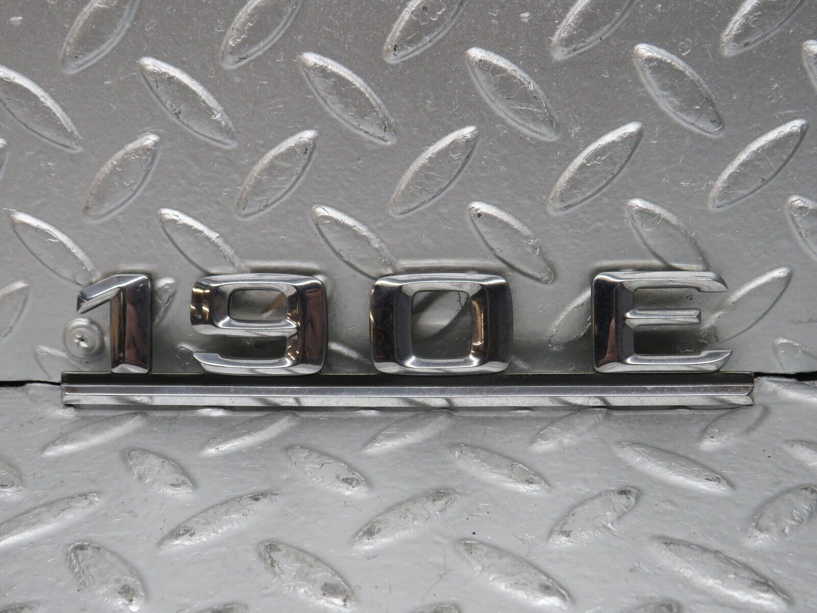 31815 Mercedes-Benz W201 190LE 1.8L 190E Trunk Badge Emblem 2018172015