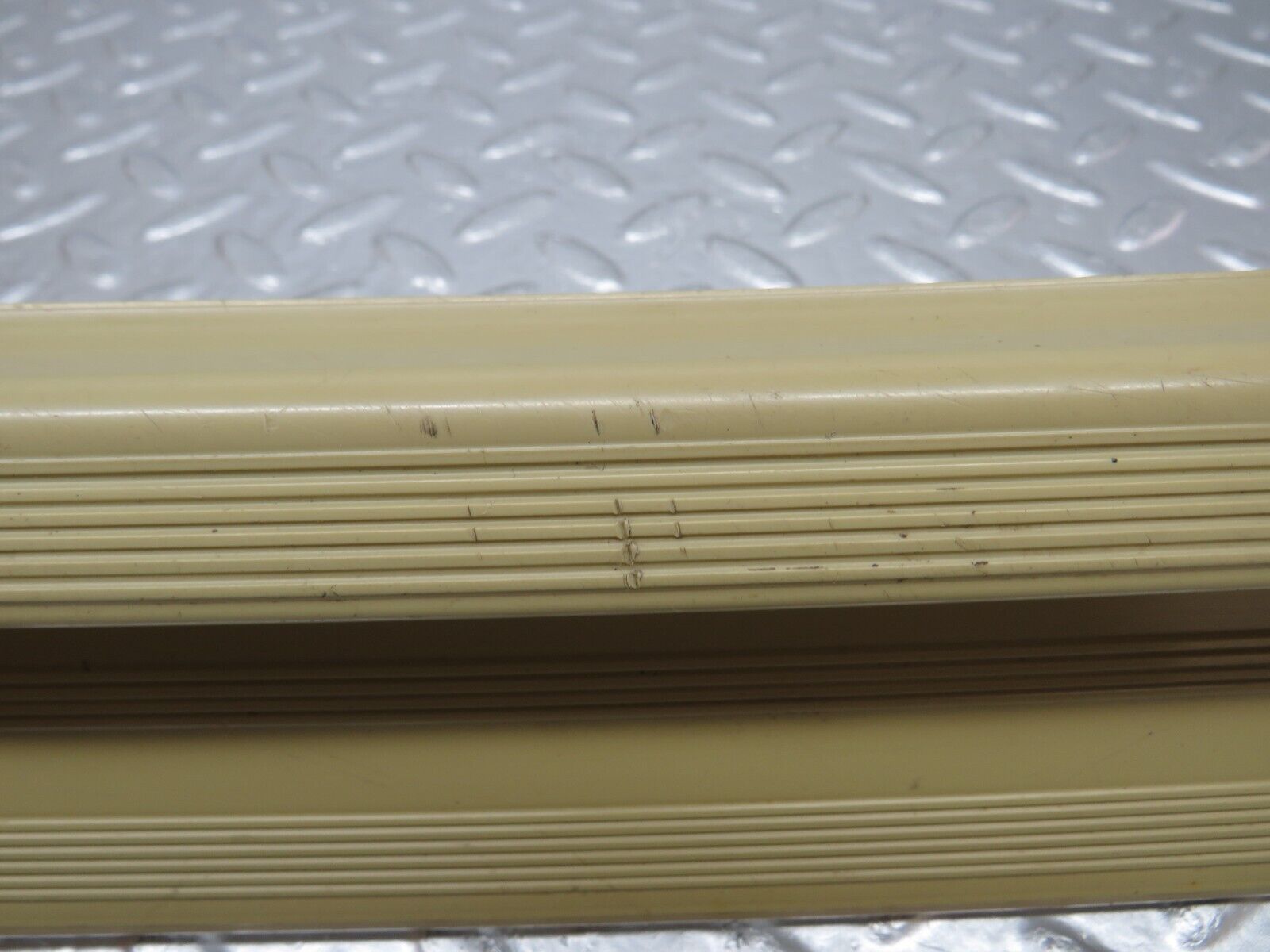 33981 Mercedes-Benz W124 260E Rear Left Door Sill Beige
