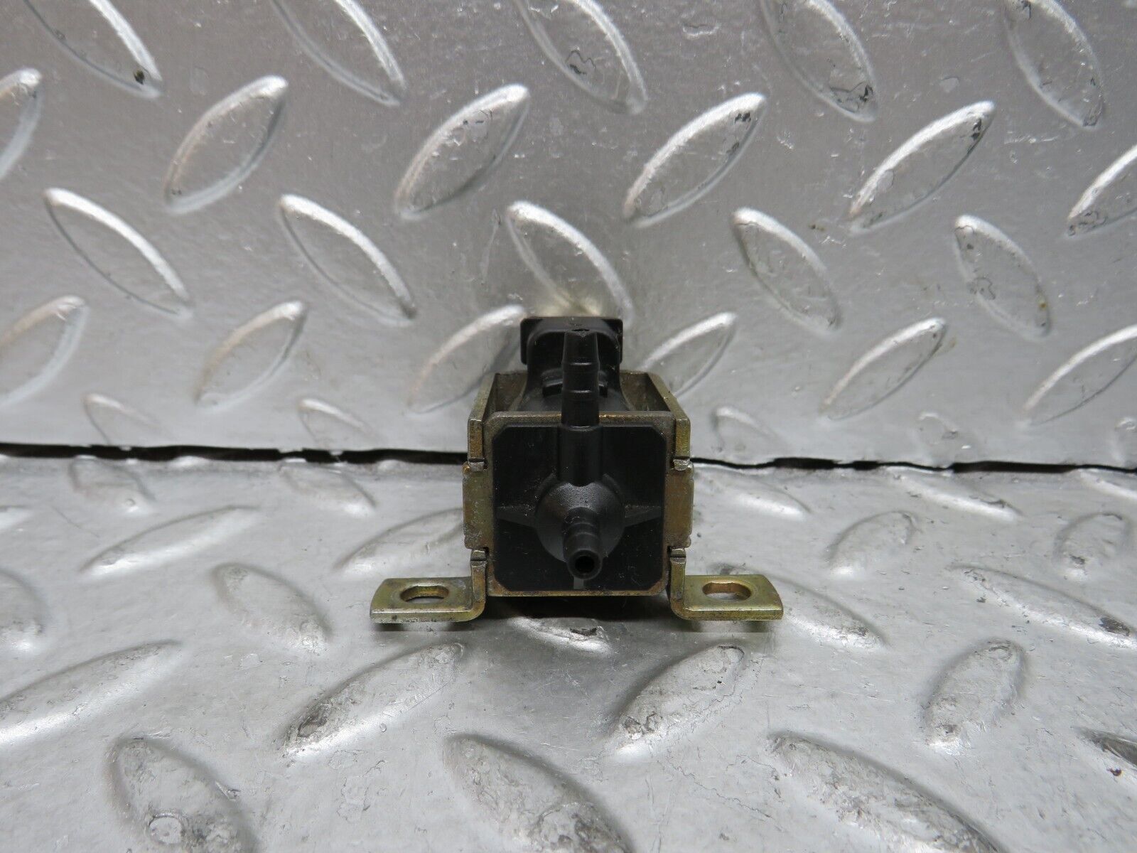 29171 Mercedes-Benz C124 320CE Coupe Vacuum Control Valve 0015408697