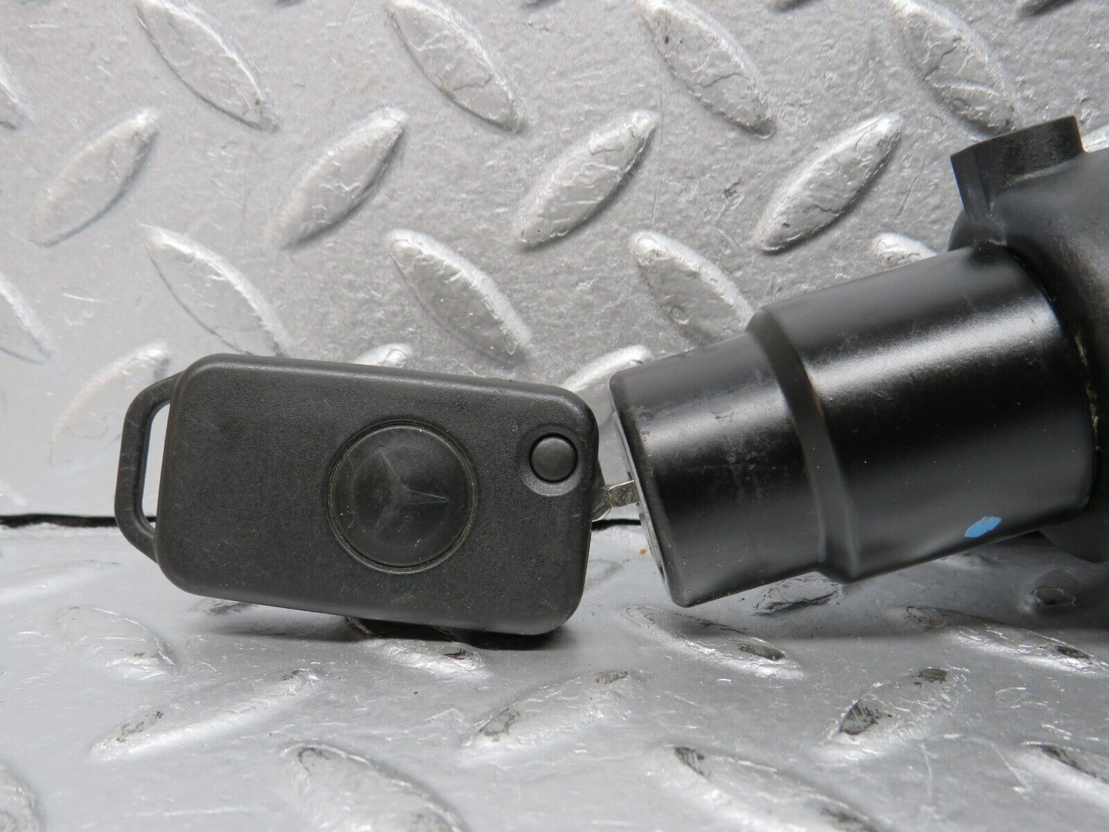 38471 Mercedes-Benz R129 280SL Coupe Steering Lock Ignition Switch With Key