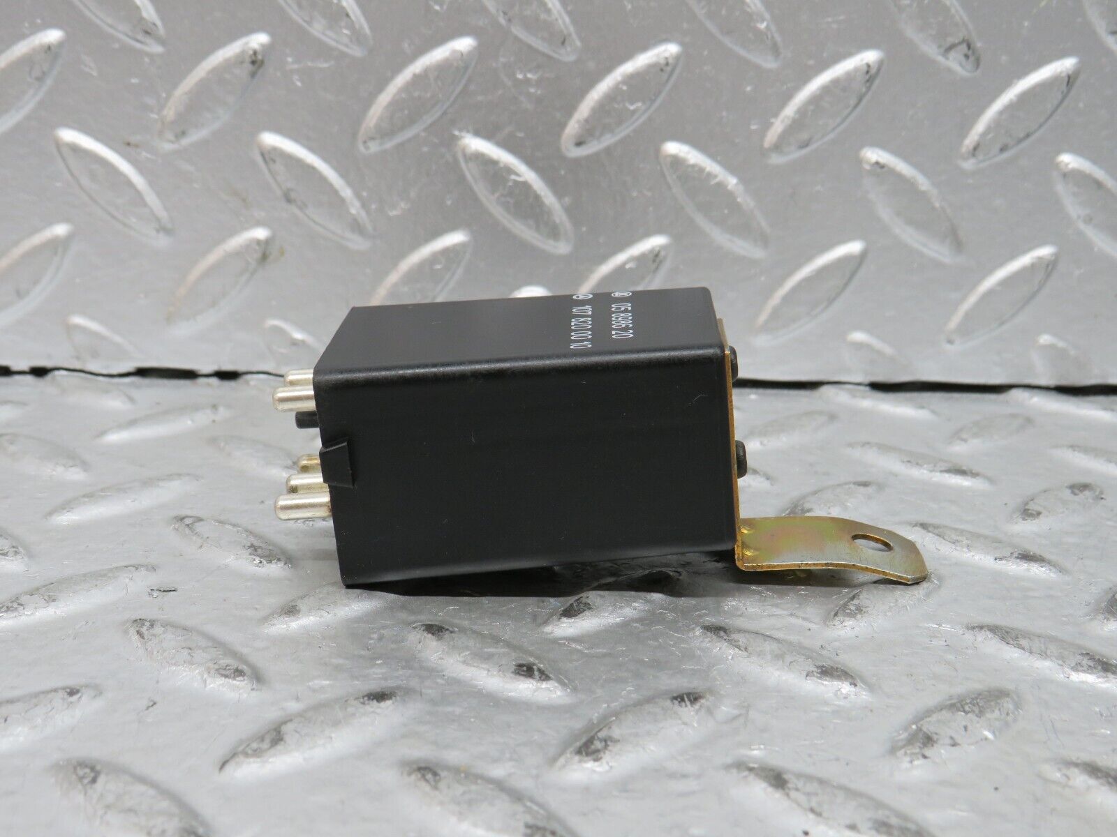 28315 Mercedes-Benz S123 240D Wagon Rear Heated Window Relay 1078200010