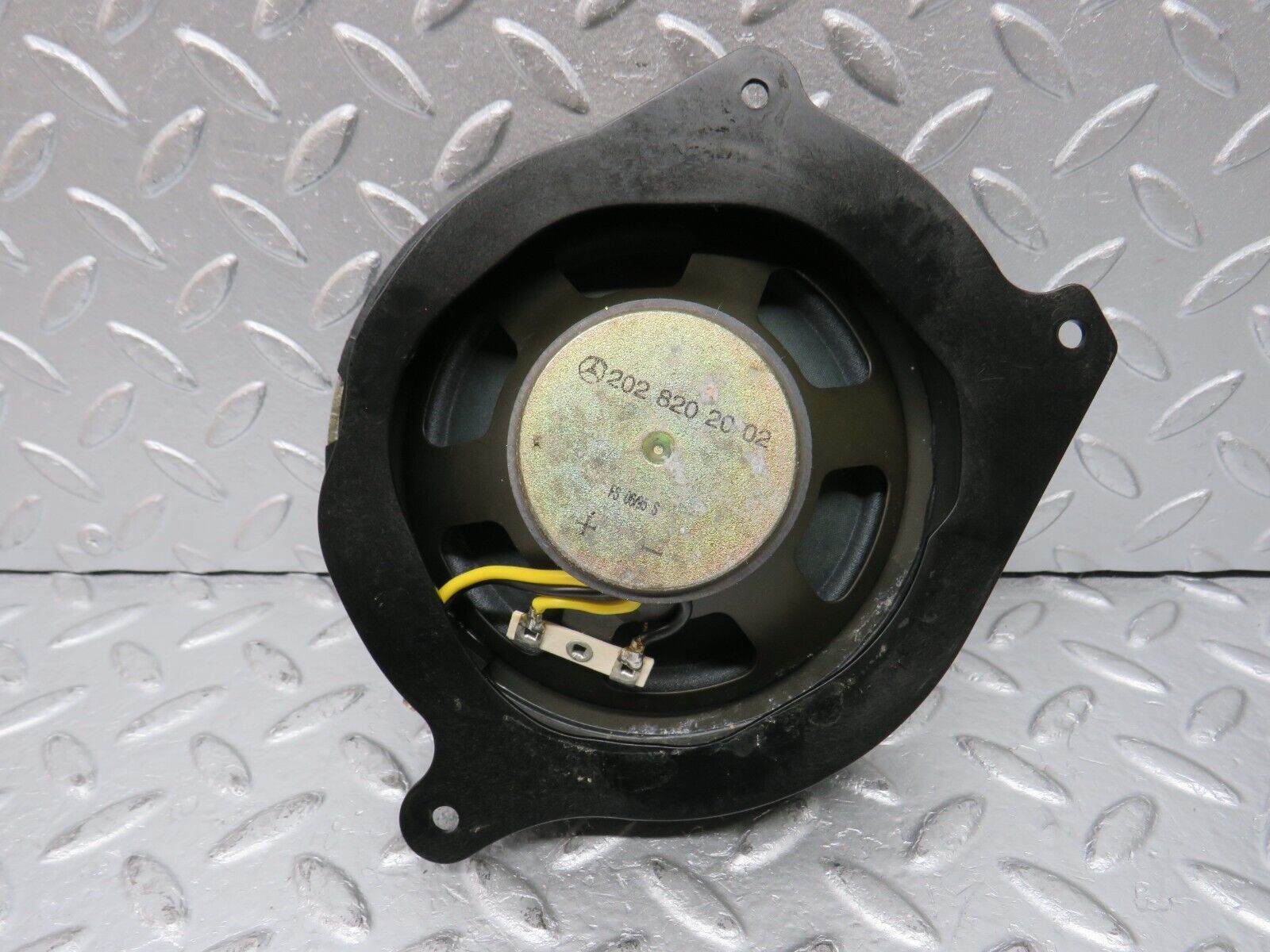 33295 Mercedes-Benz W202 C180 Front Door Loudspeaker Right 2028202002