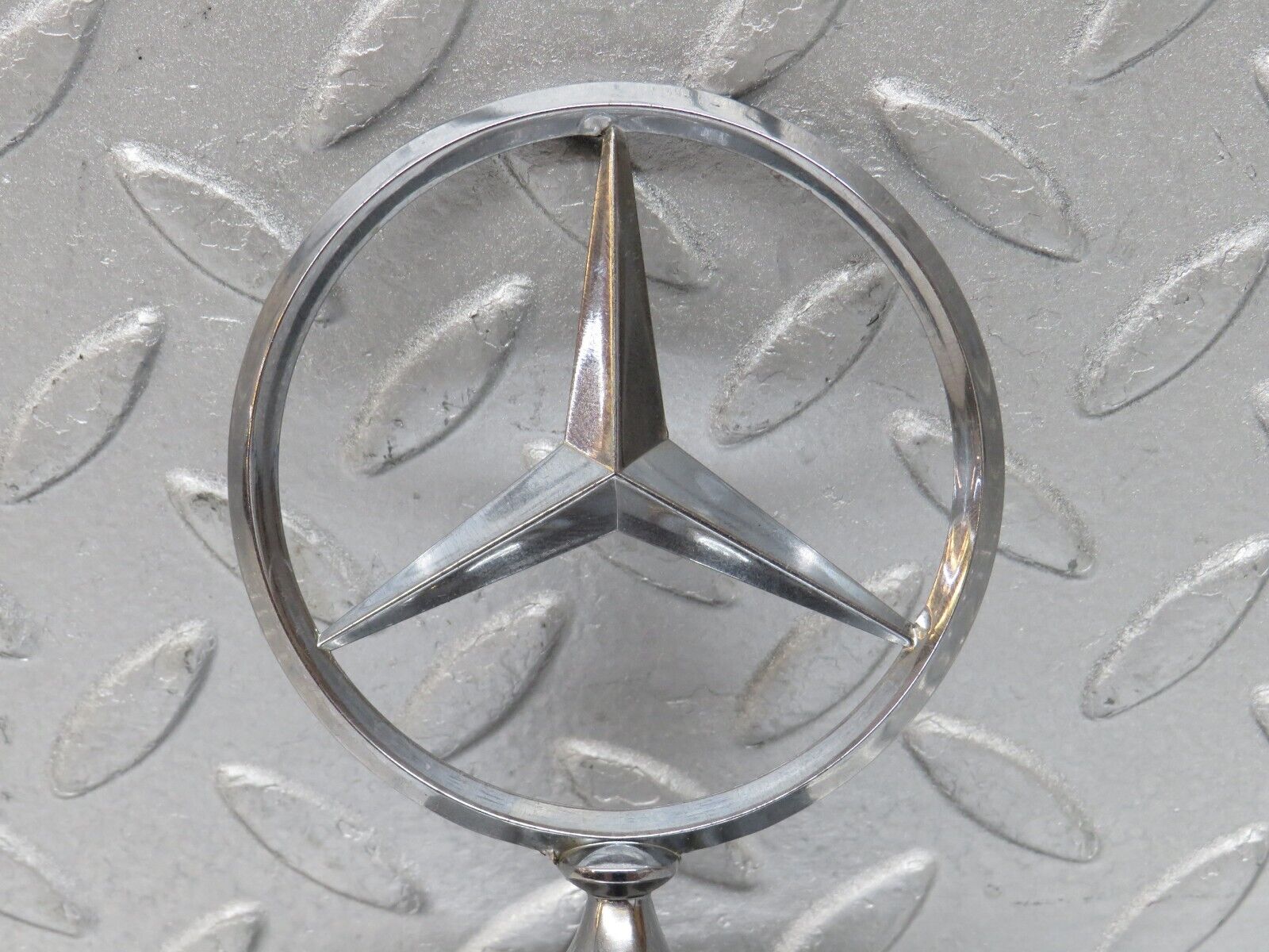 37283 Mercedes-Benz W109 300SEL Front Emblem Badge 1088880117