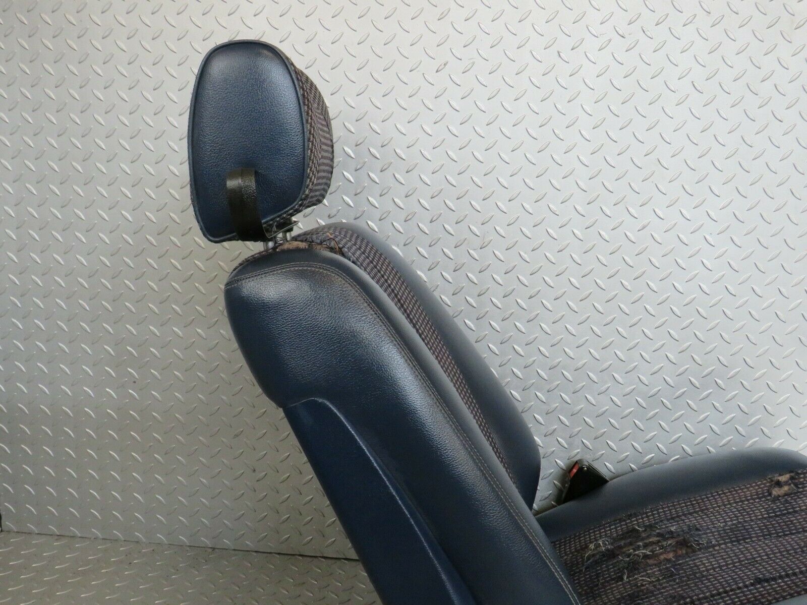 23760 Mercedes-Benz C107 450SLC Coupe Front Right Seat Blue Half Leather