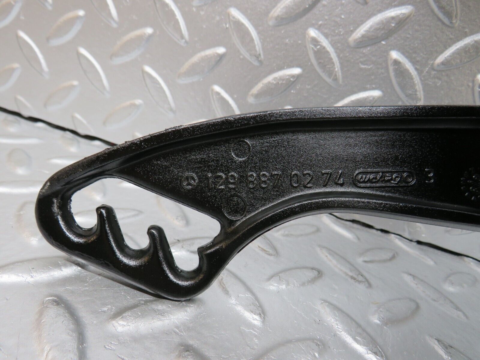 31440 Mercedes-Benz S124 220TE Wagon Bonnet Hinge Right Side 1298870274