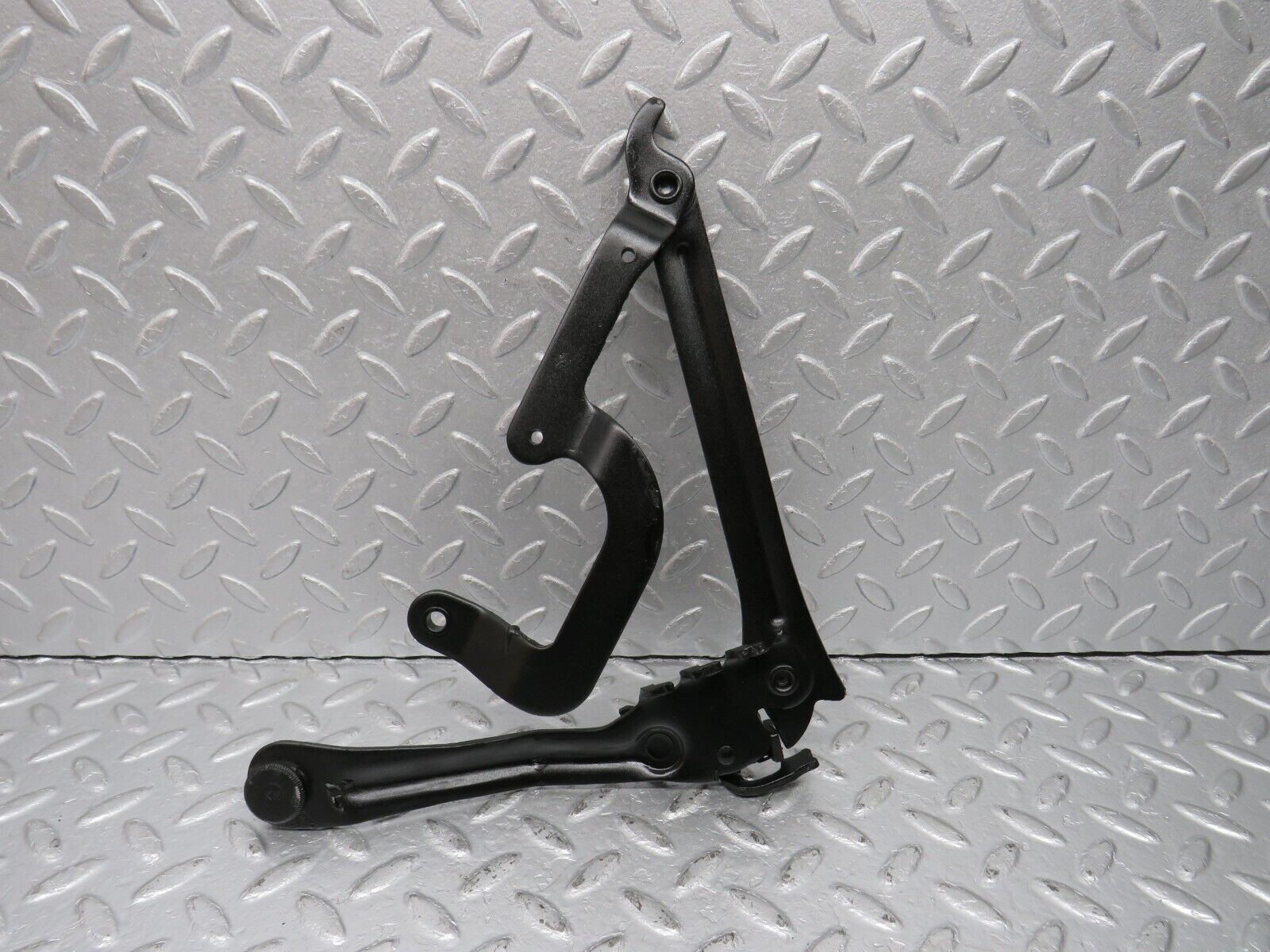 40547 Mercedes-Benz W123 300D Bonnet Hinge Right Side