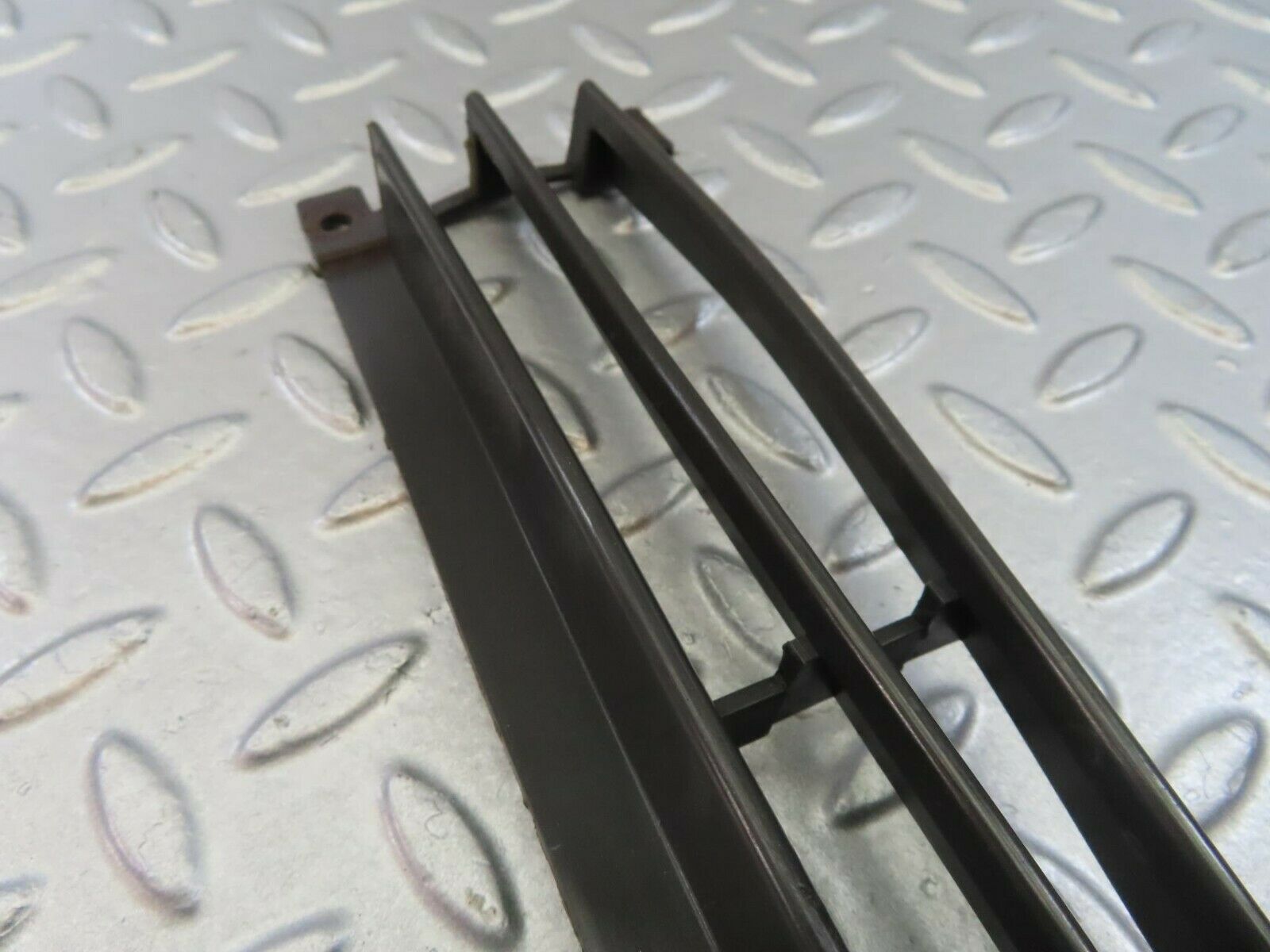 8860 Mercedes-Benz W115 Front Lower Grill Left