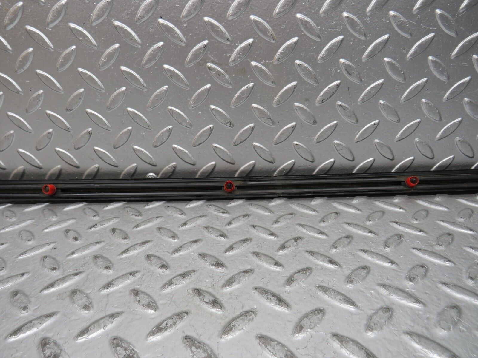 28619 Mercedes-Benz W123 280E Front Left Fender Wing Centre Moulding Trim