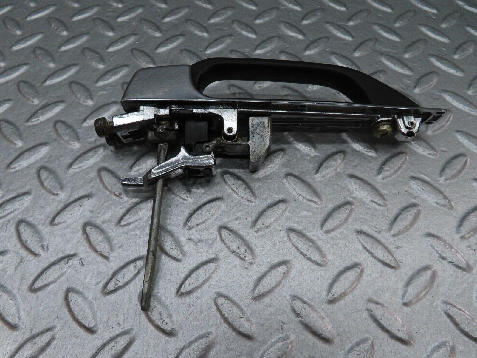 17948 Mercedes-Benz W123 200 Front Right Exterior Door Handle 1237600259