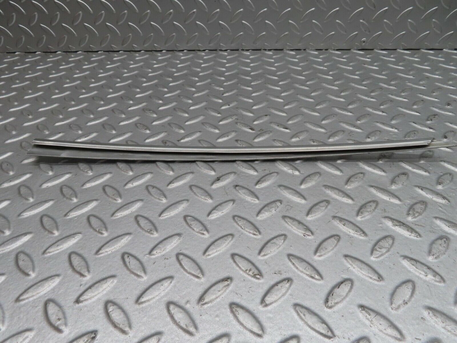 13598 Mercedes-Benz W123 200 Front Right Door Window Chrome Frame