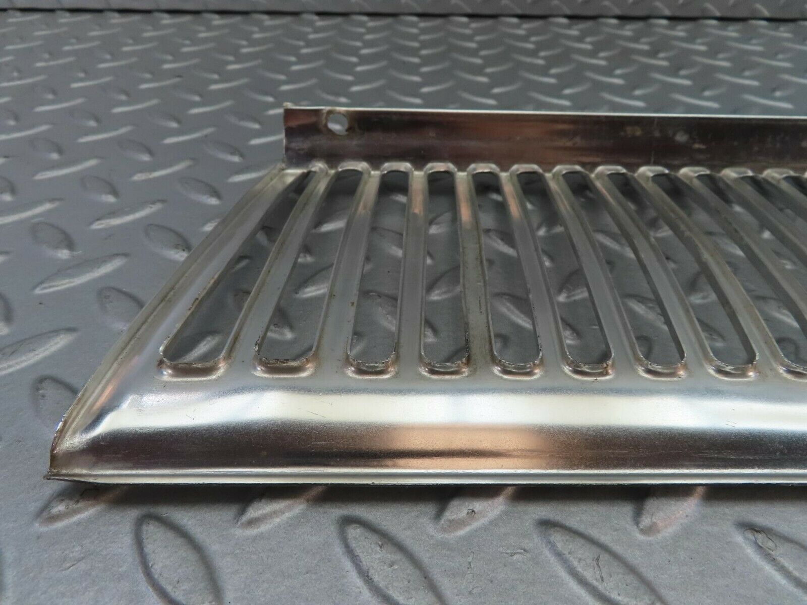 7385 Mercedes-Benz W116 450SE Air Intake Grill Chrome