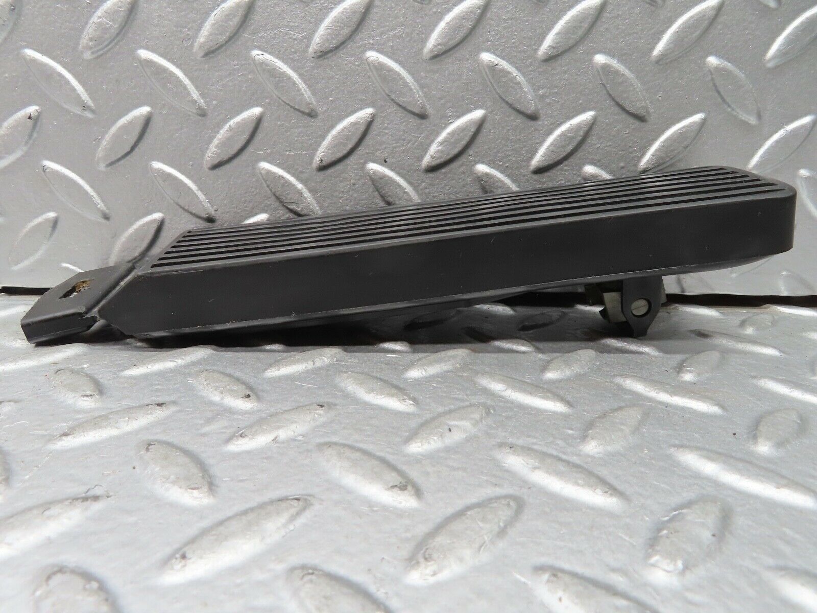 21187 Mercedes-Benz W123 230E Accelerator Pedal With Rubber 1233010082