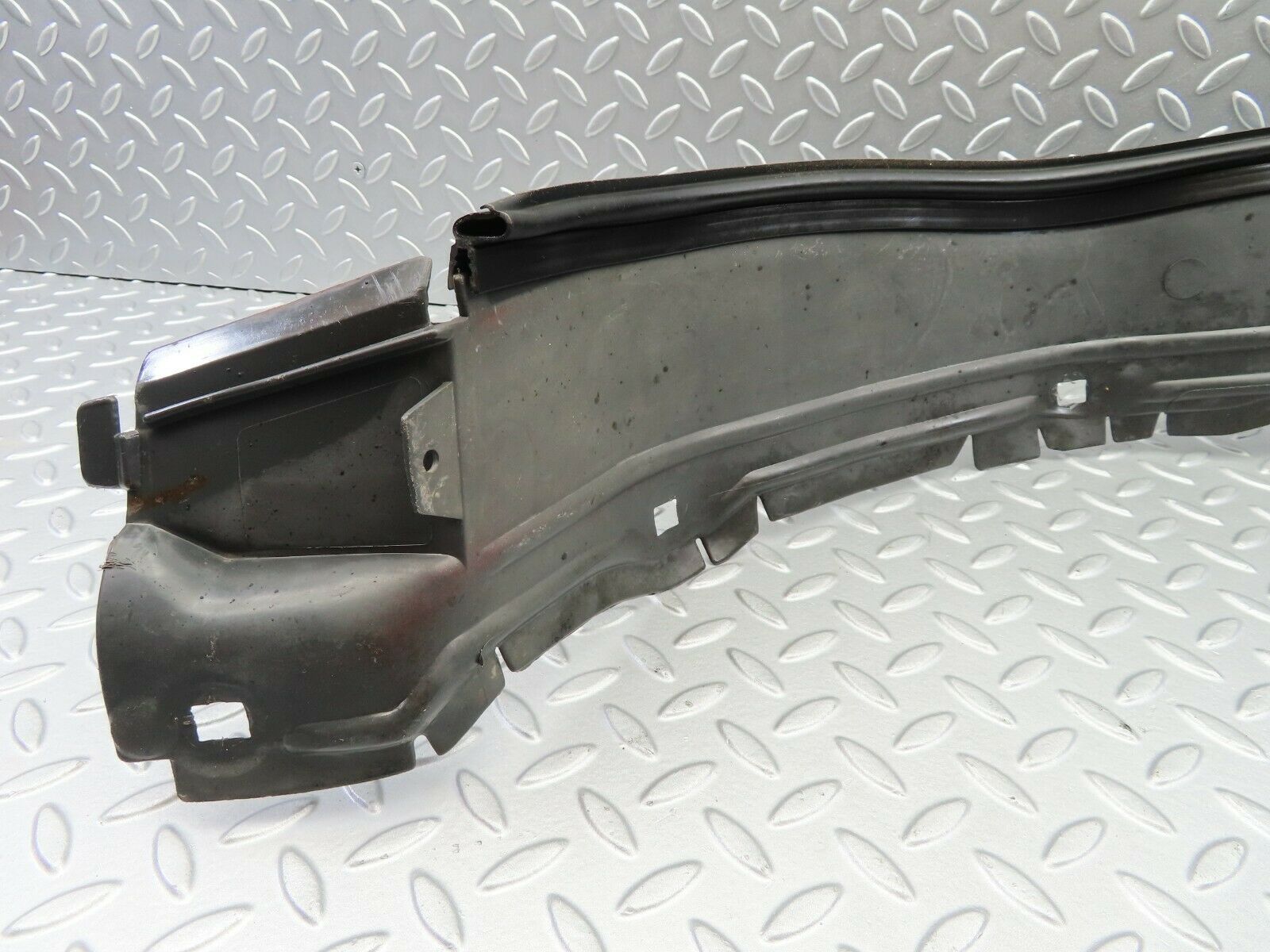 6988 Mercedes-Benz S124 E220 Wagon Inner Mudguard Panelling Front Left