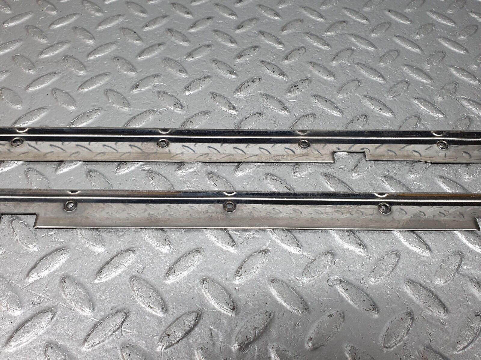 41058 Mercedes-Benz W126 300SE Sunroof Chrome Trim Set