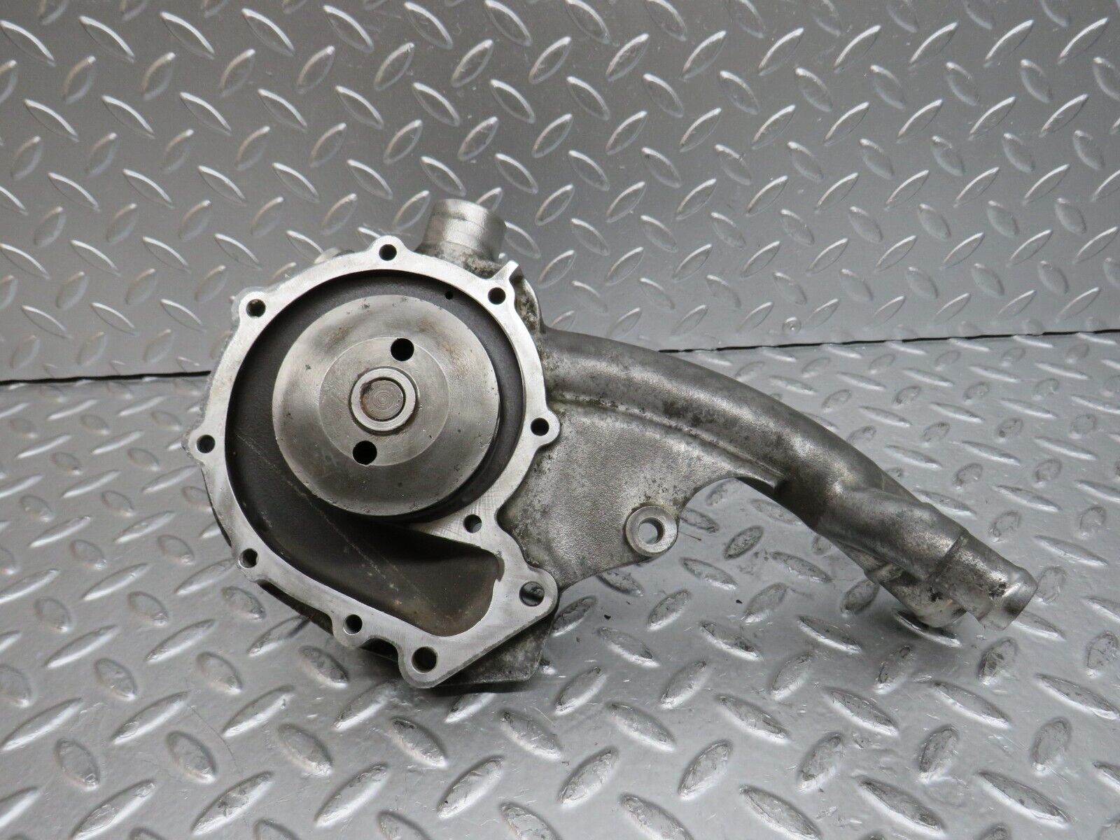 29508 Mercedes-Benz W124 230E Water Pump 1022011701