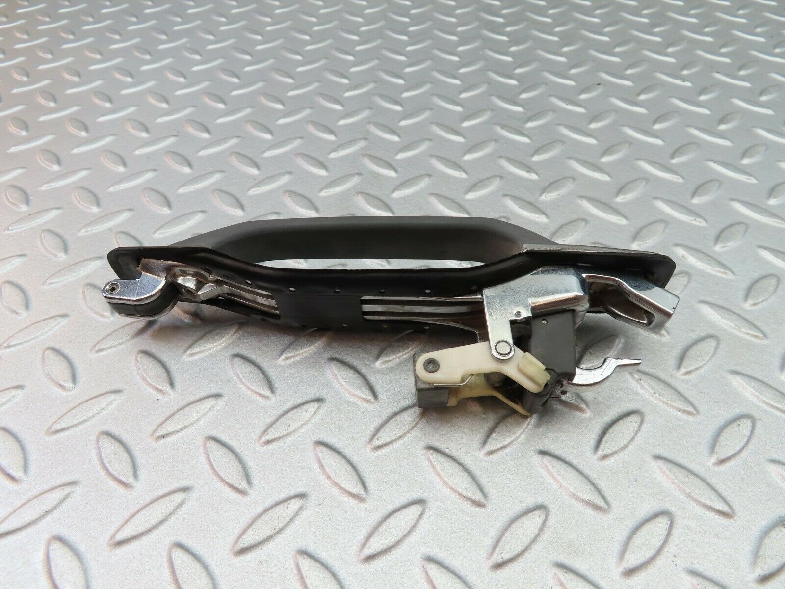 6075 Mercedes-Benz W126 380SE Exterior Door Handle Rear Left 1267600059